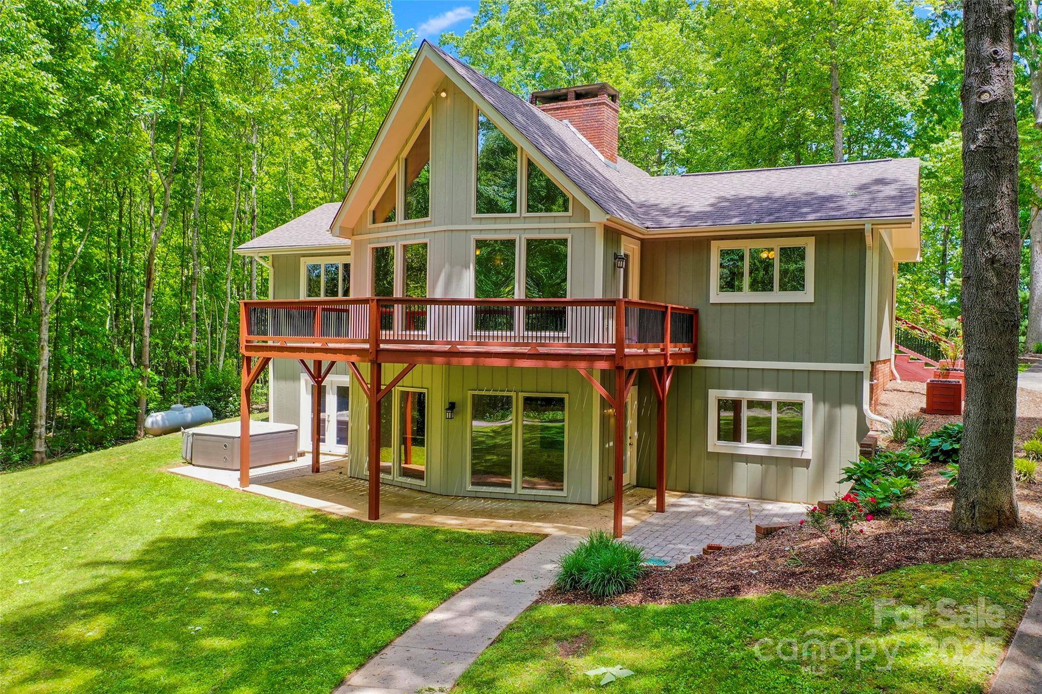 Waynesville, NC 28786,82 Sunburst DR