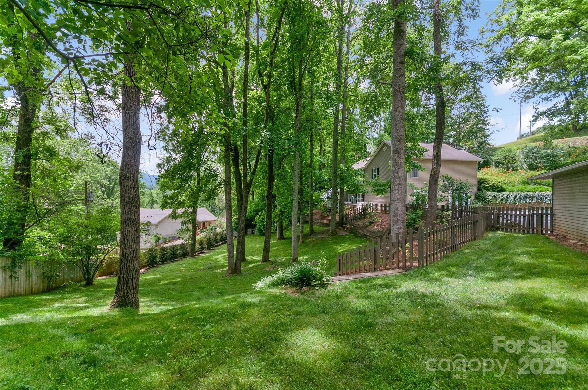 Waynesville, NC 28786,209 Blink Bonny DR