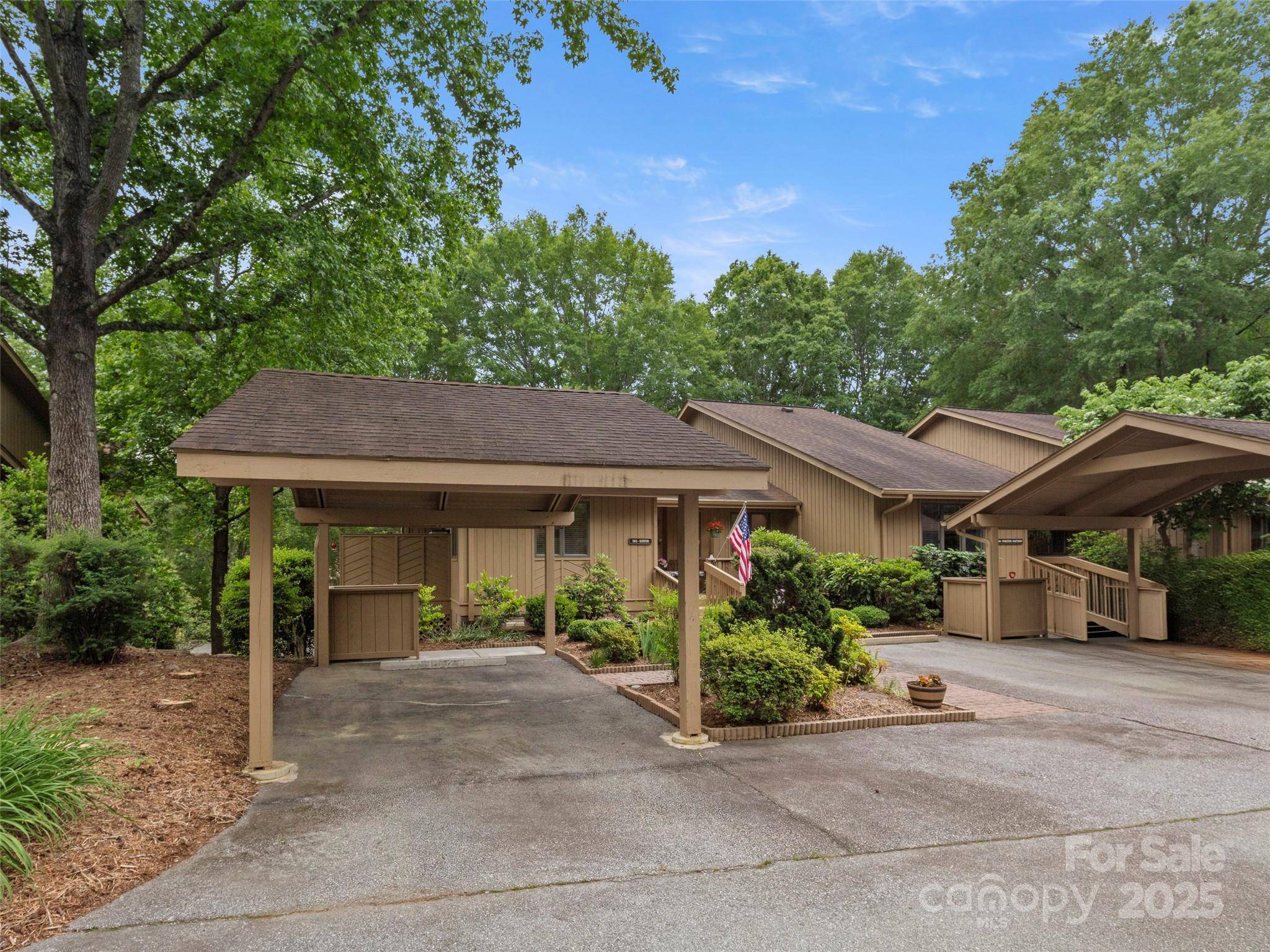 Hendersonville, NC 28791,502 Spanish Oak LN