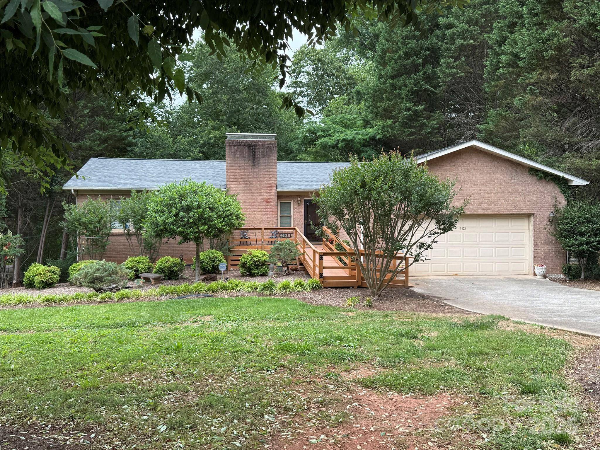 Hickory, NC 28602,5198 Wright DR