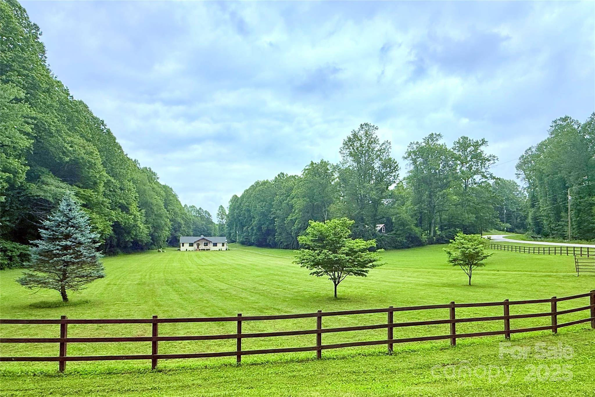 Saluda, NC 28773,3540 Fork Creek RD