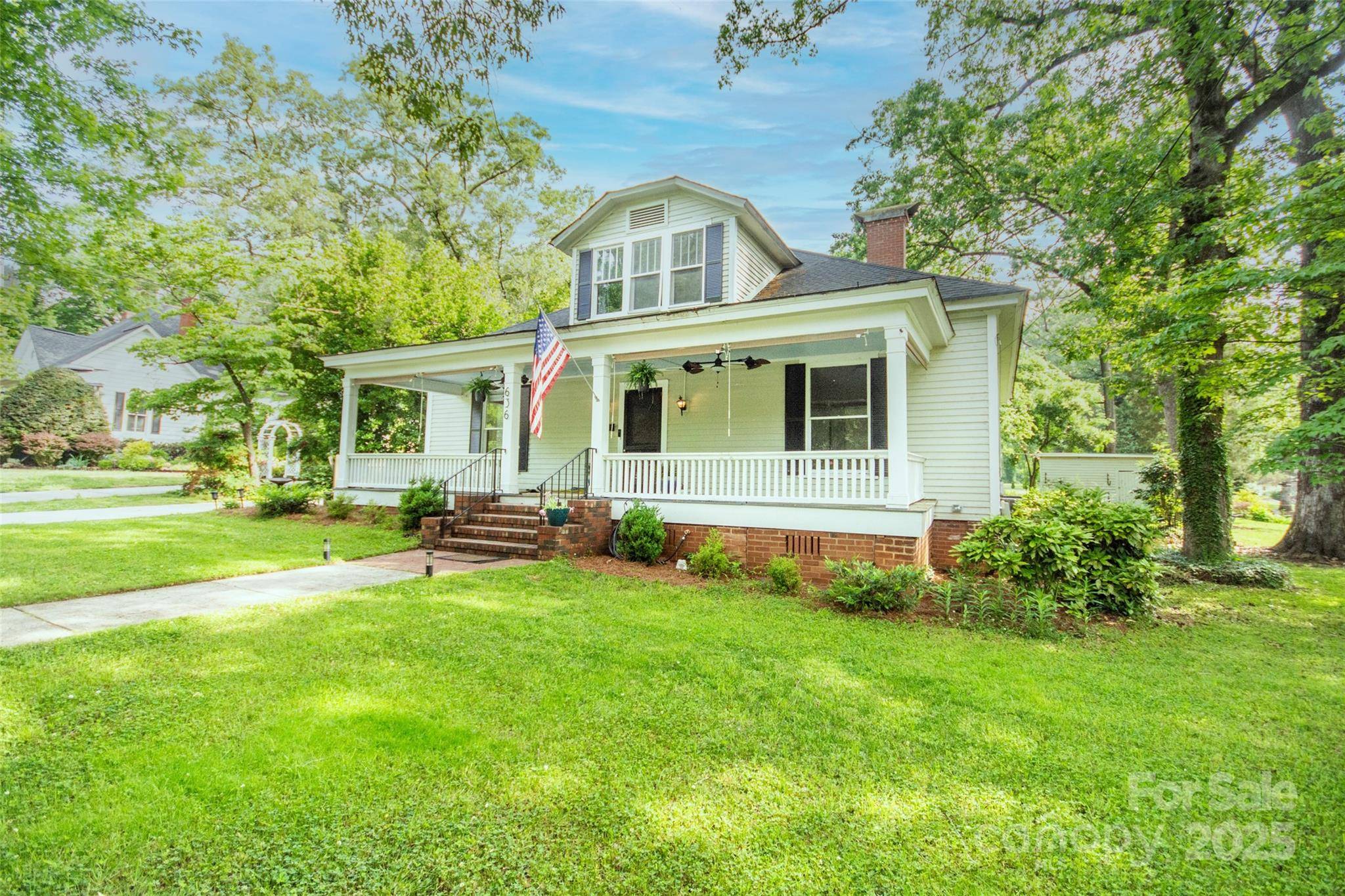 Statesville, NC 28677,636 N Center ST