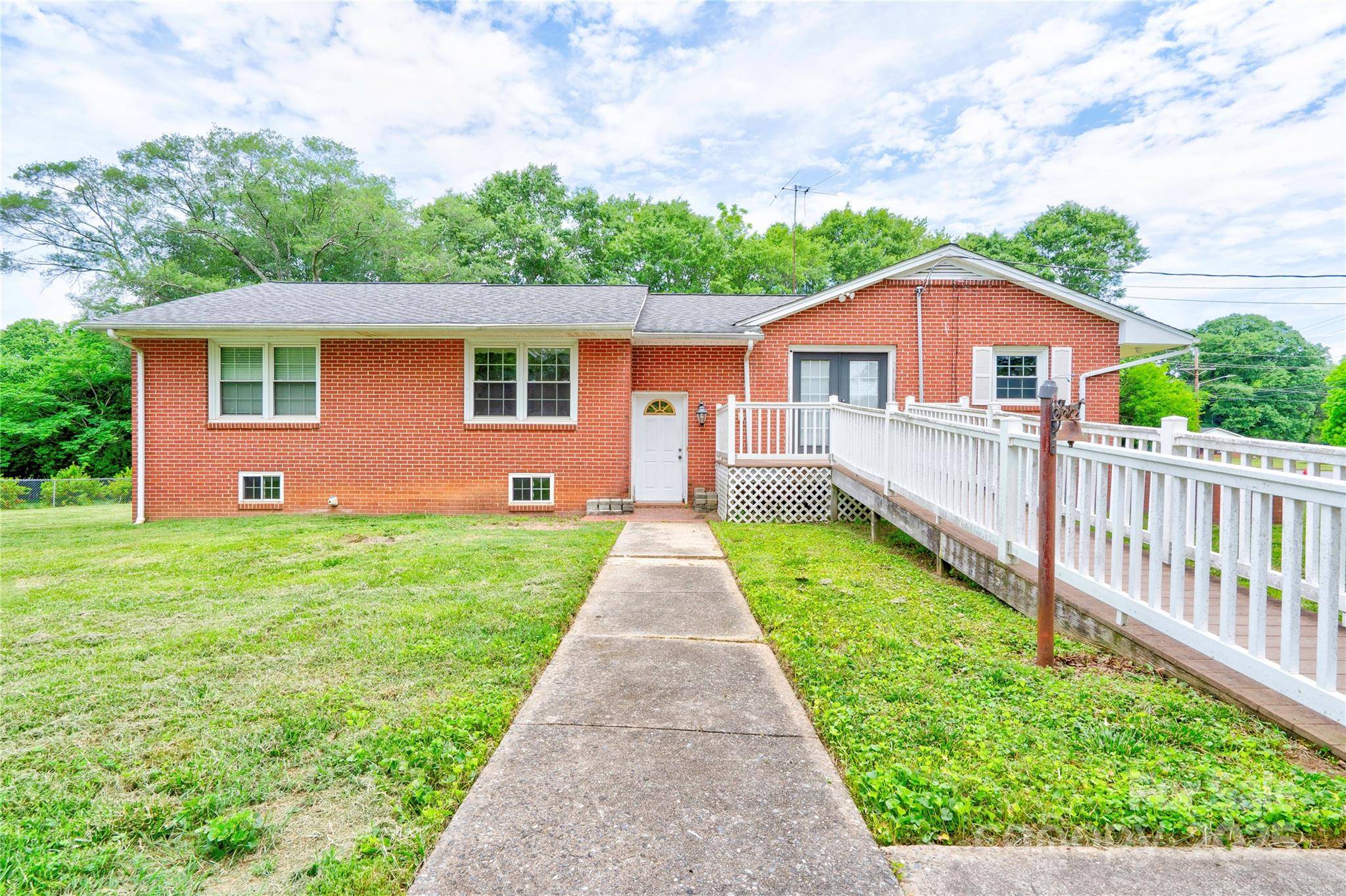 Shelby, NC 28150,800 Charles RD