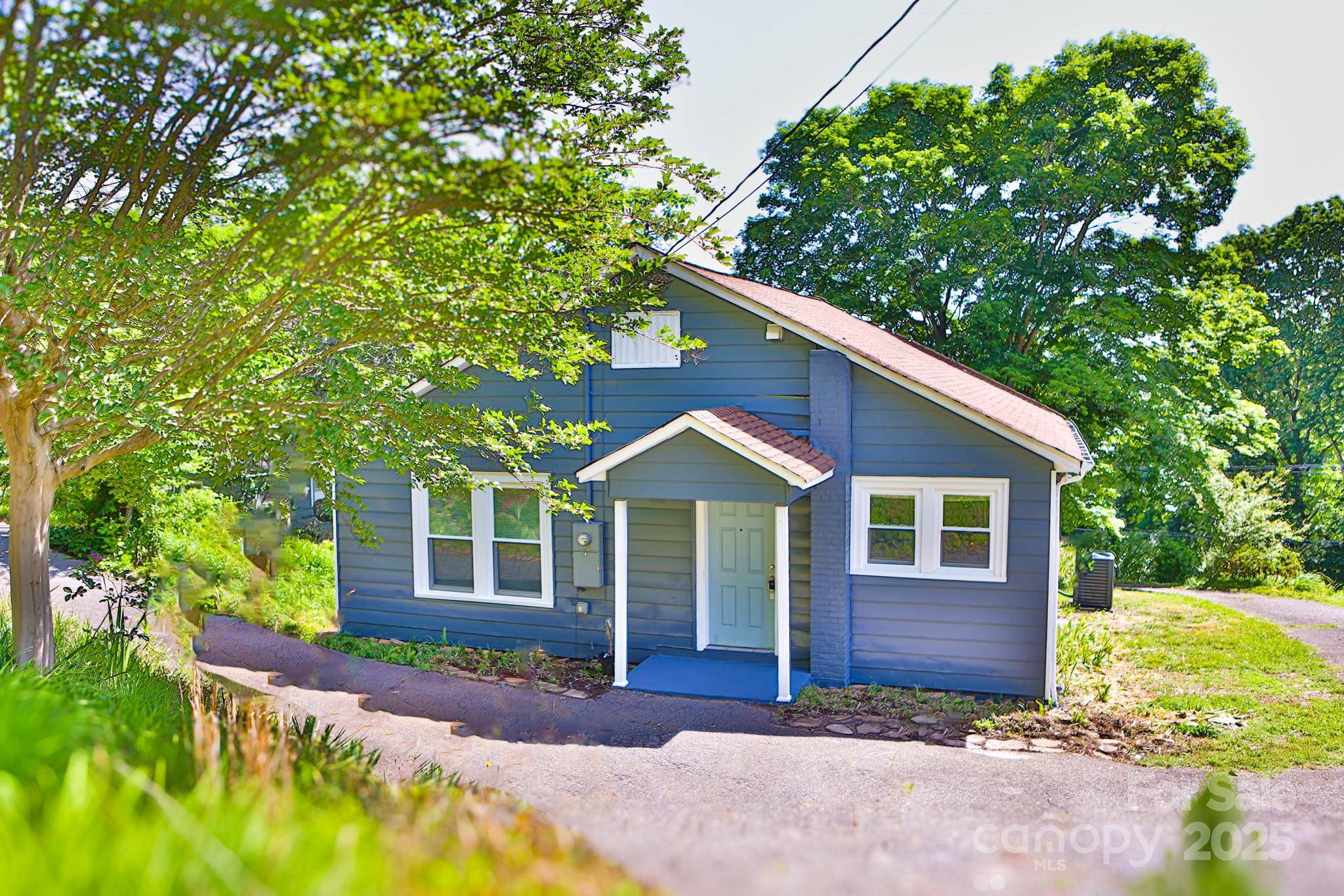 Hickory, NC 28601,102 Lake DR