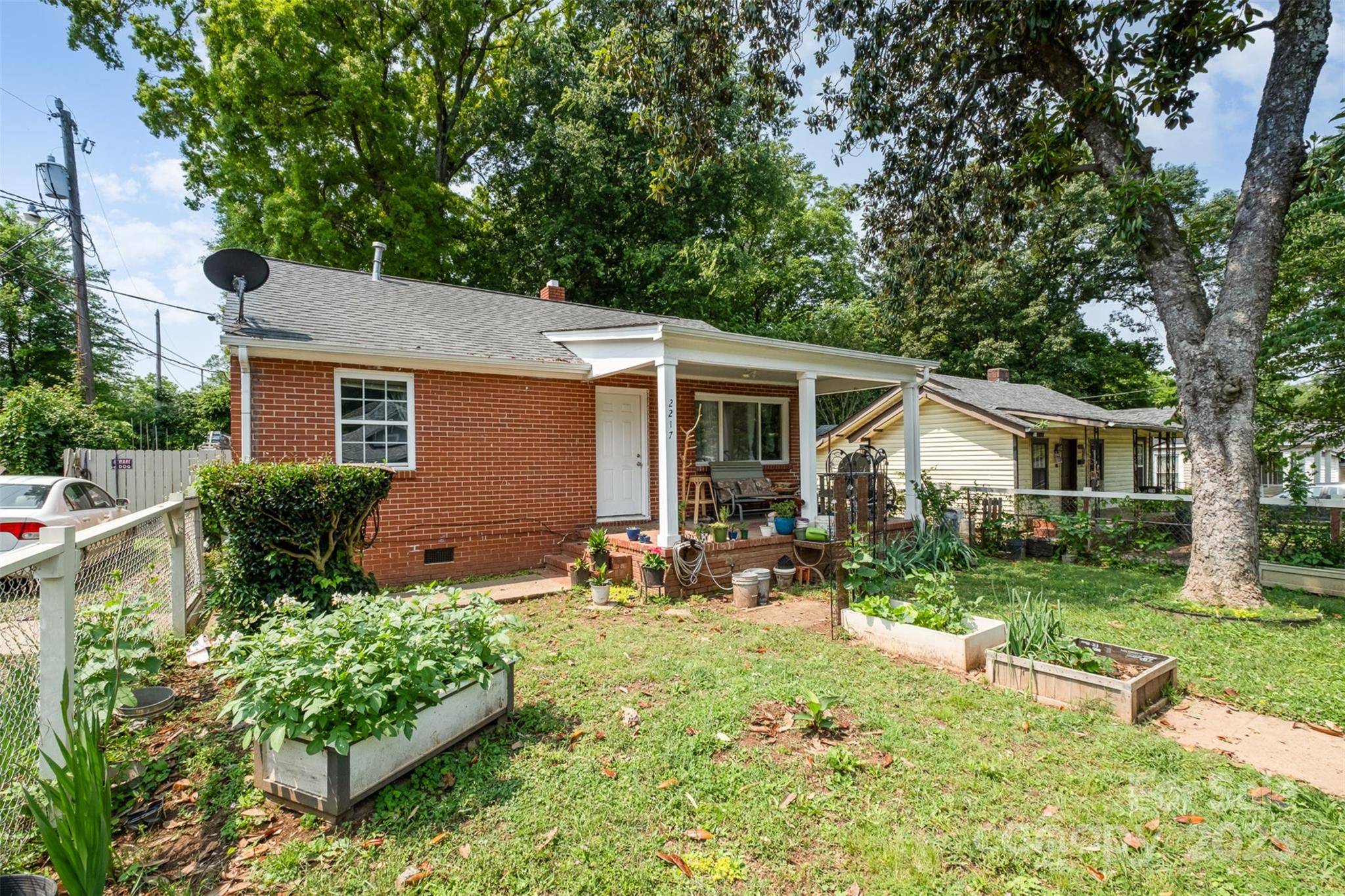 Charlotte, NC 28216,2217 Tate ST