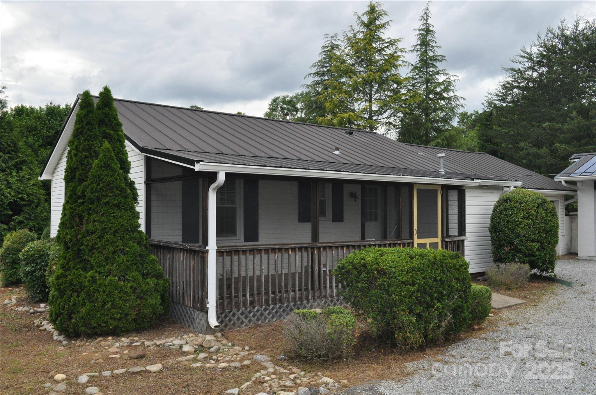 Landrum, SC 29356,105 S Oakleaf DR
