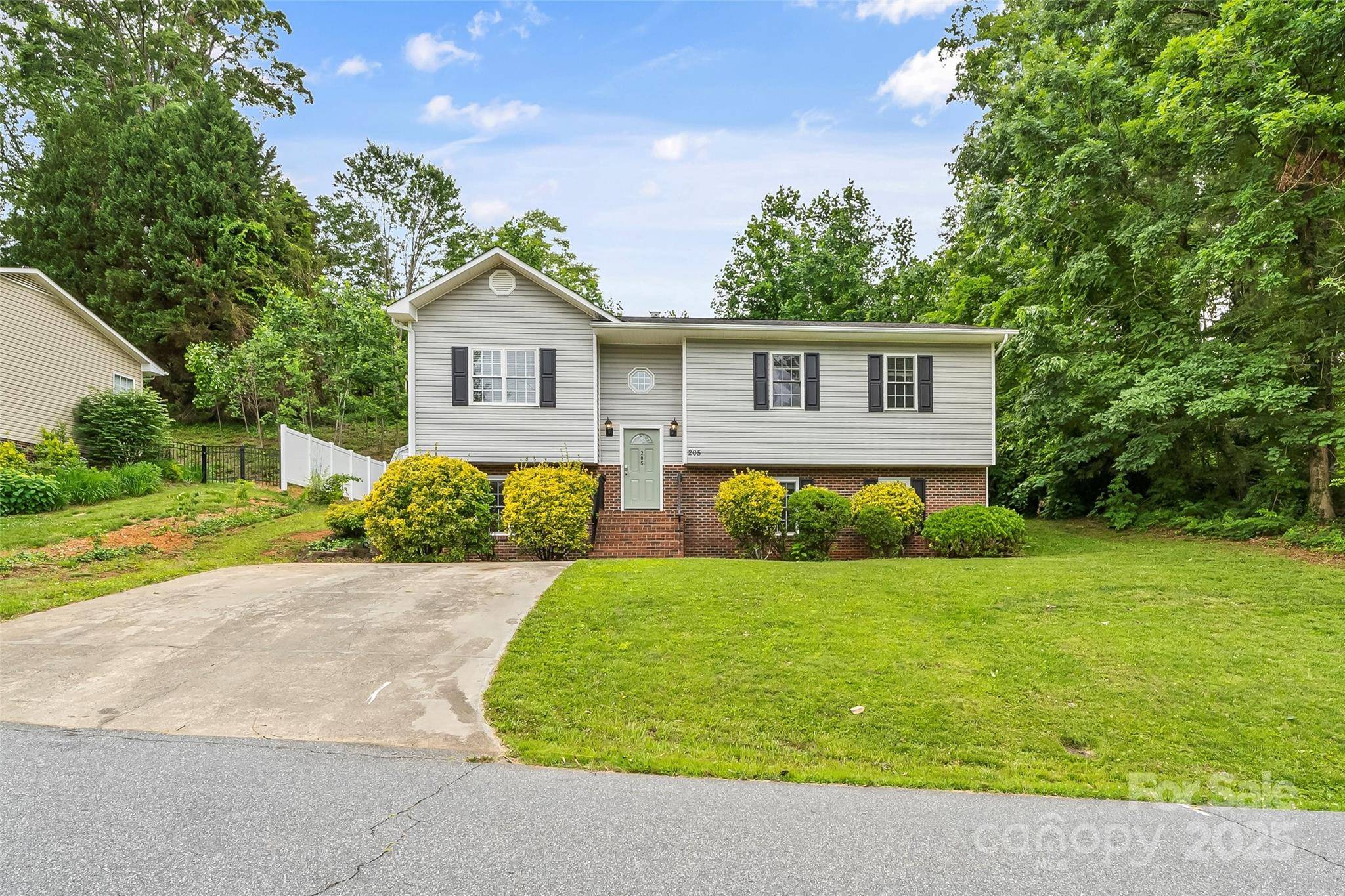 Morganton, NC 28655,205 Davis DR