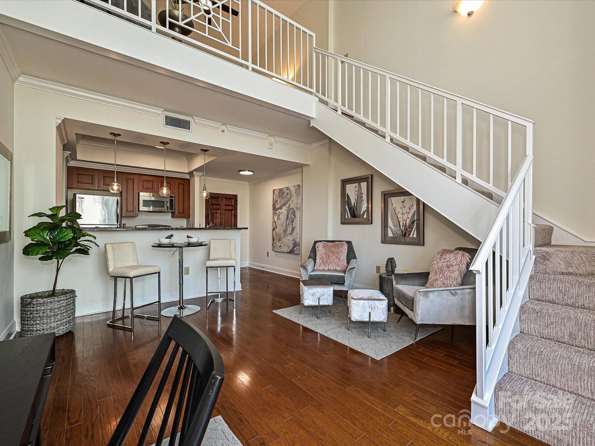 Charlotte, NC 28202,300 W 5th ST #723