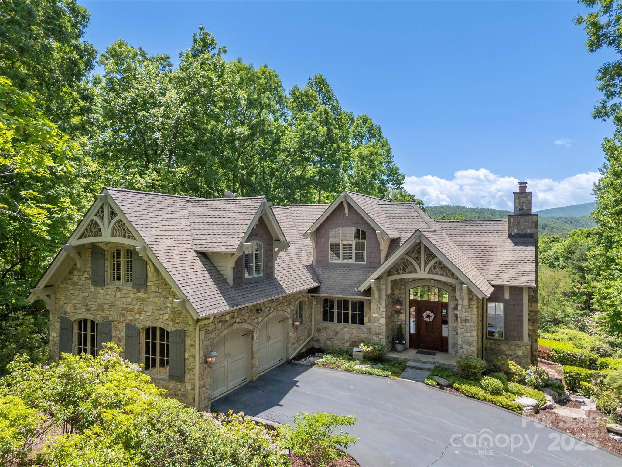 Hendersonville, NC 28739,296 Cedar Rock TRL