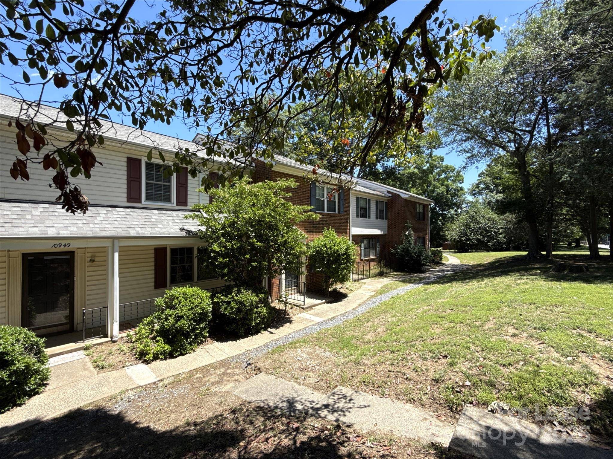 Charlotte, NC 28226,10949 Park RD