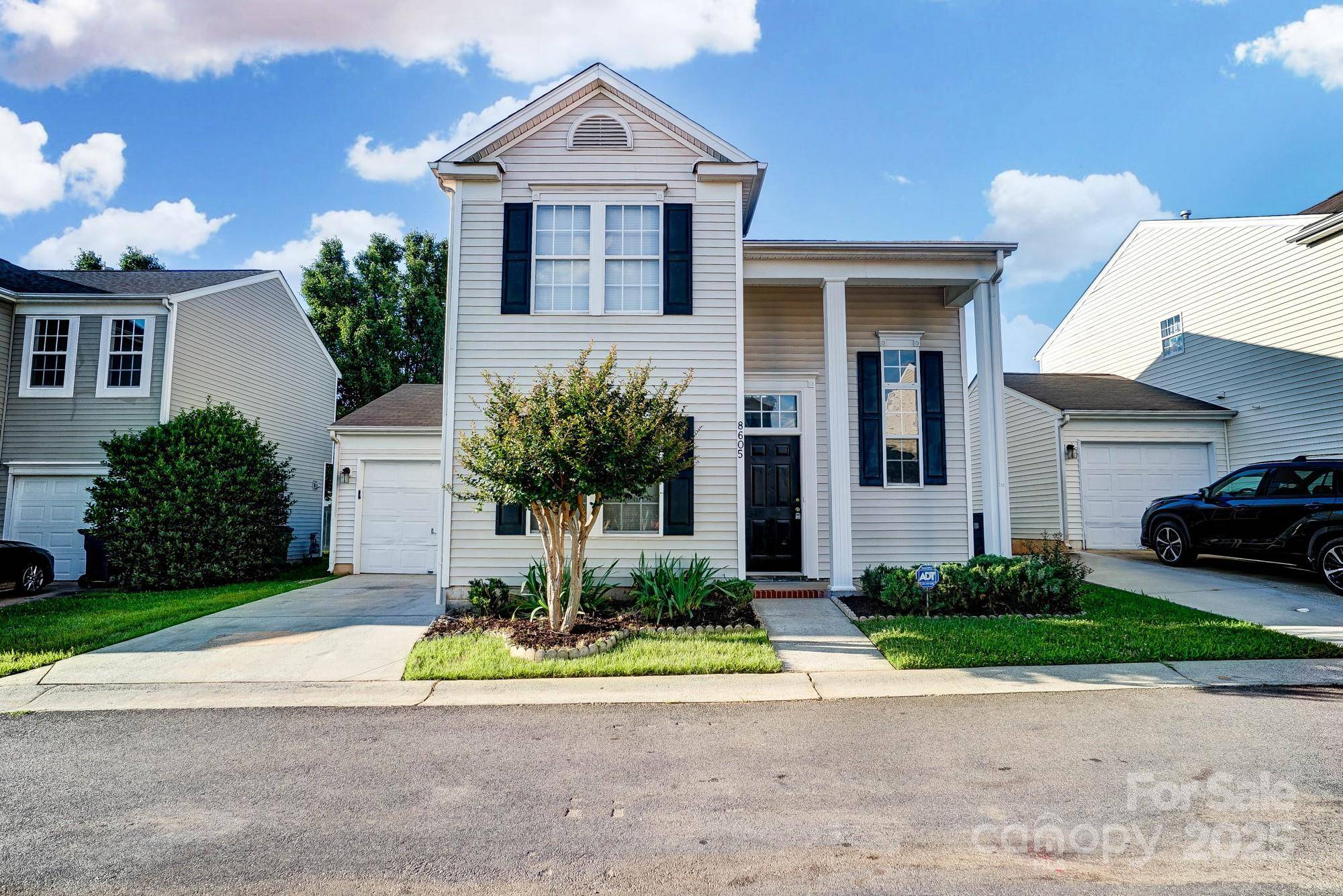 Charlotte, NC 28215,8605 Sawleaf CT