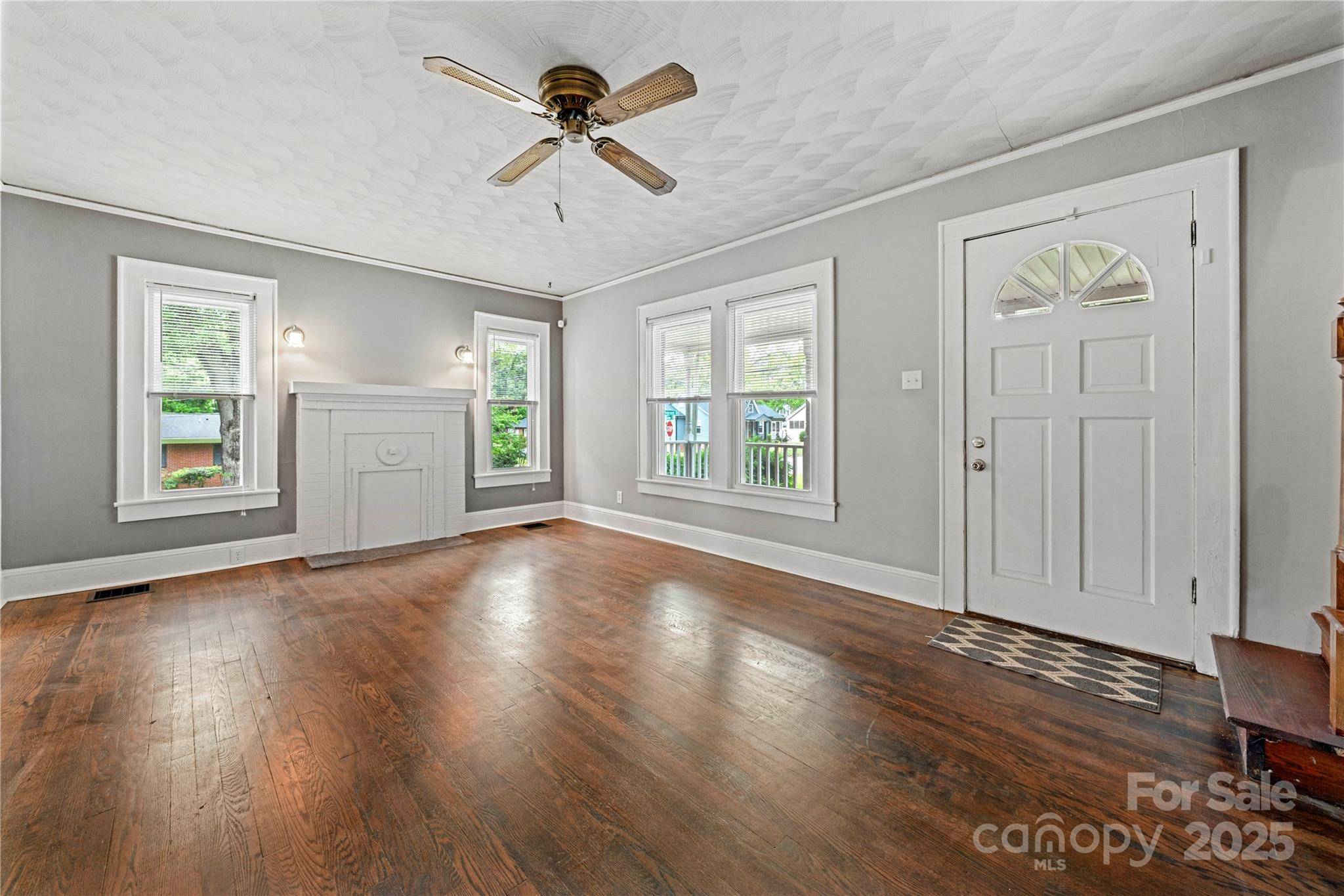 Shelby, NC 28150,725 W Graham ST