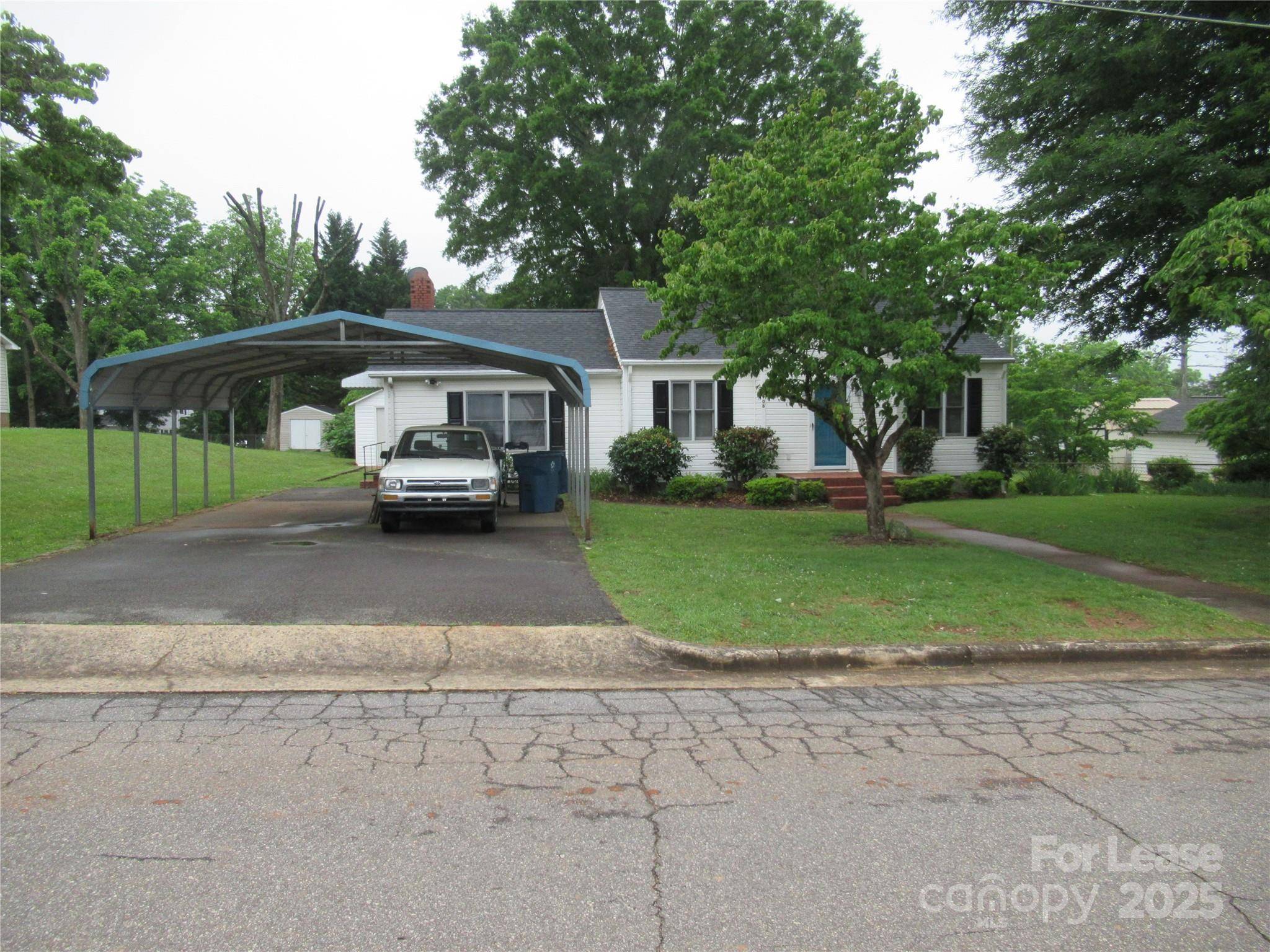 Maiden, NC 28650,106 E Klutz ST