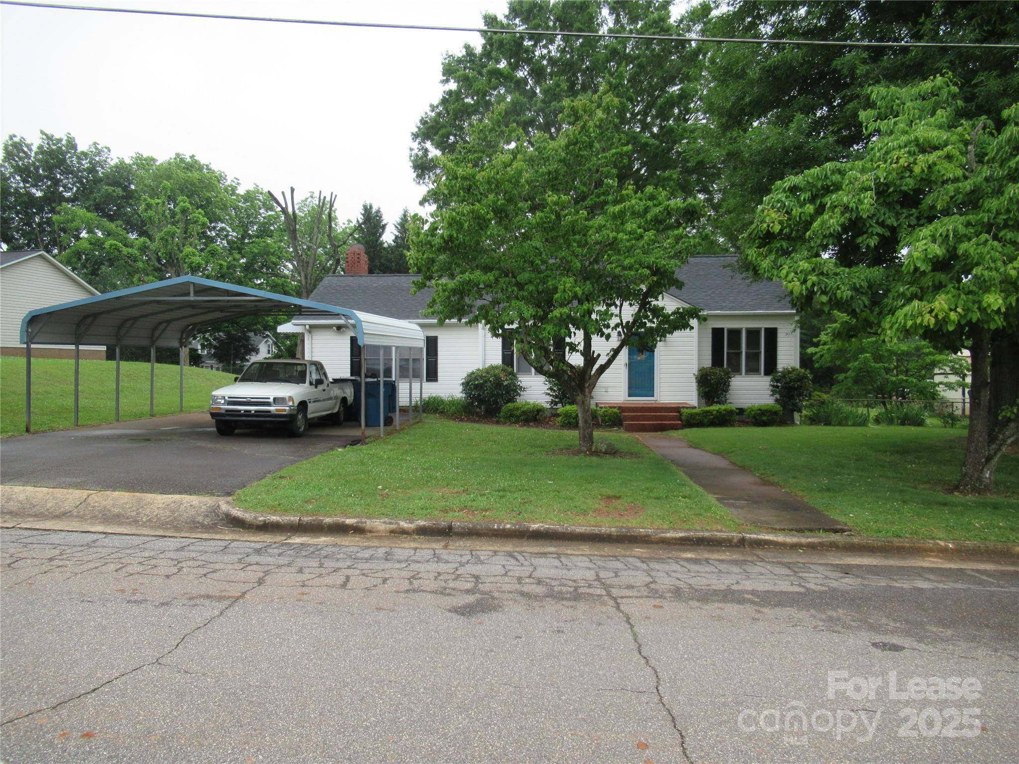 Maiden, NC 28650,106 E Klutz ST