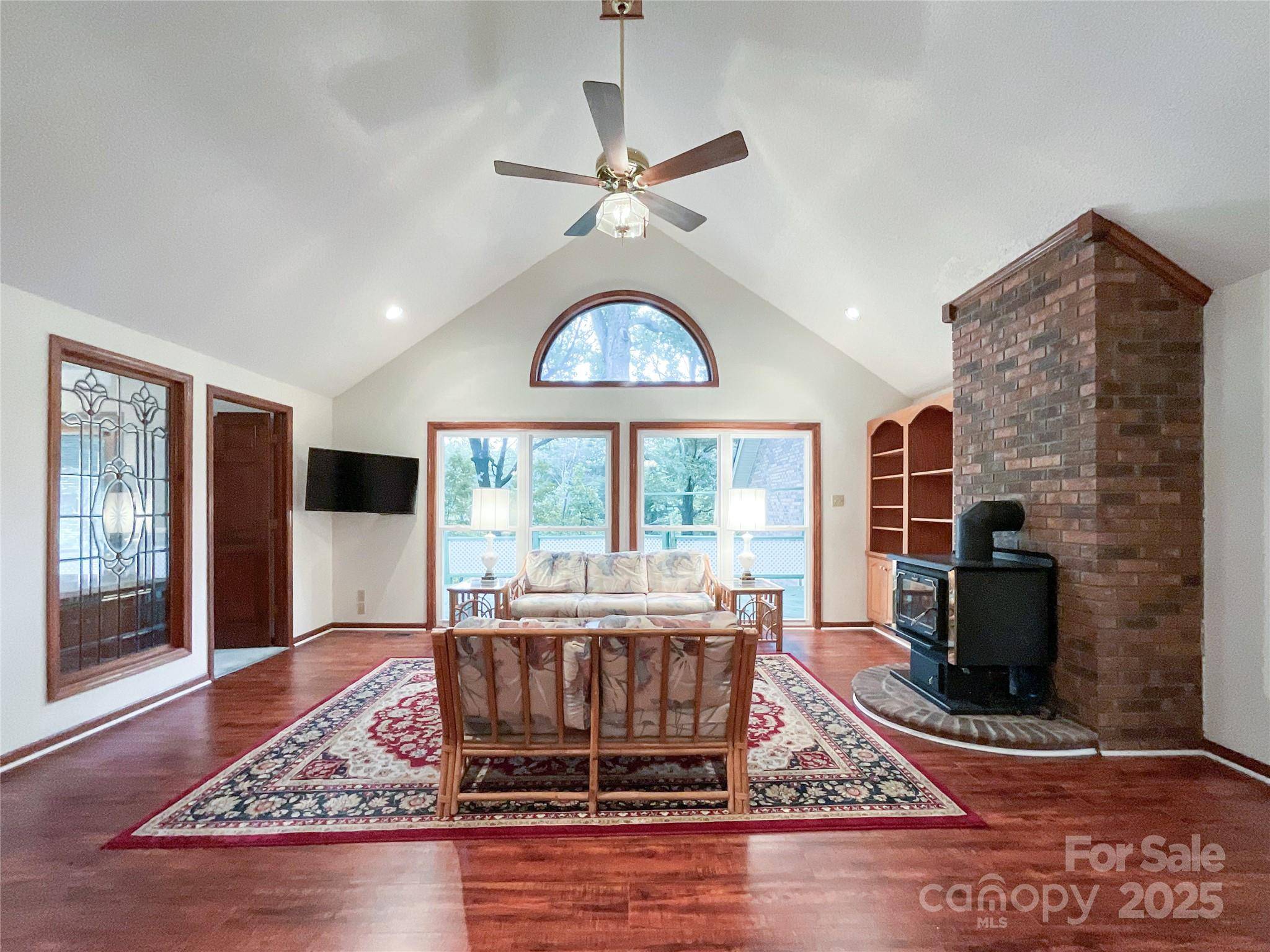 Lincolnton, NC 28092,965 Hunting AVE
