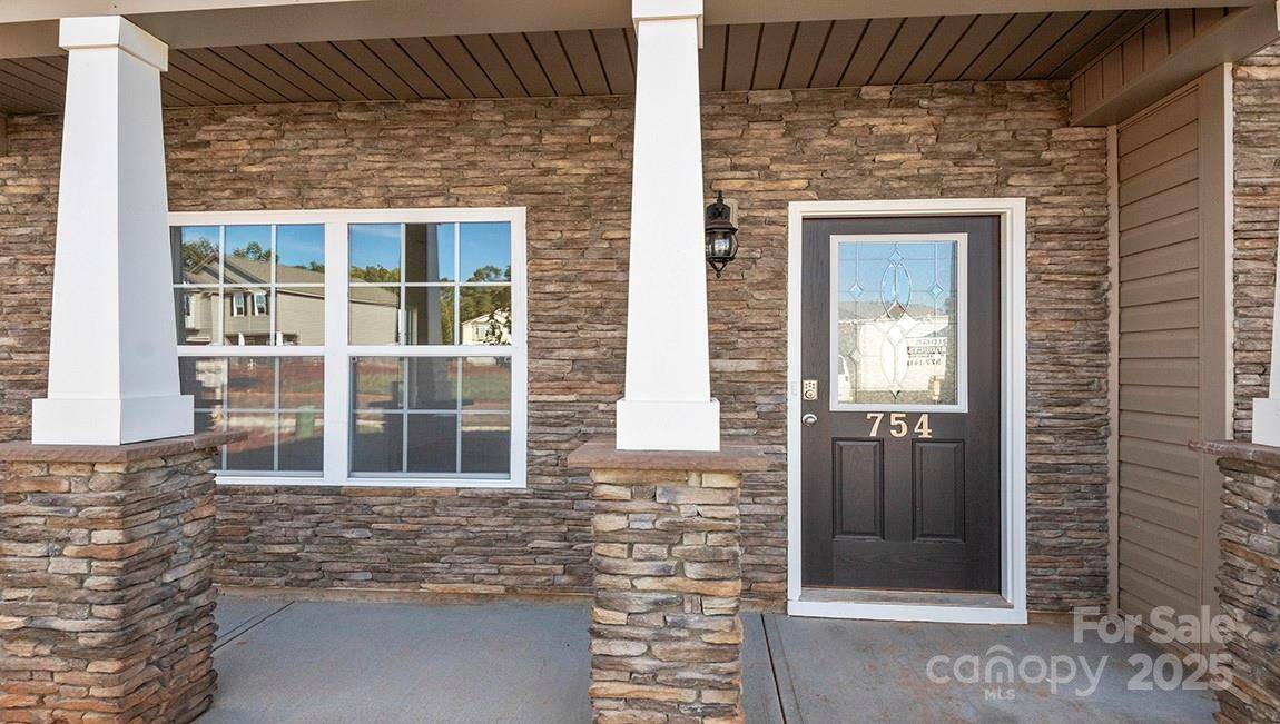Asheville, NC 28804,603 Country Oak DR