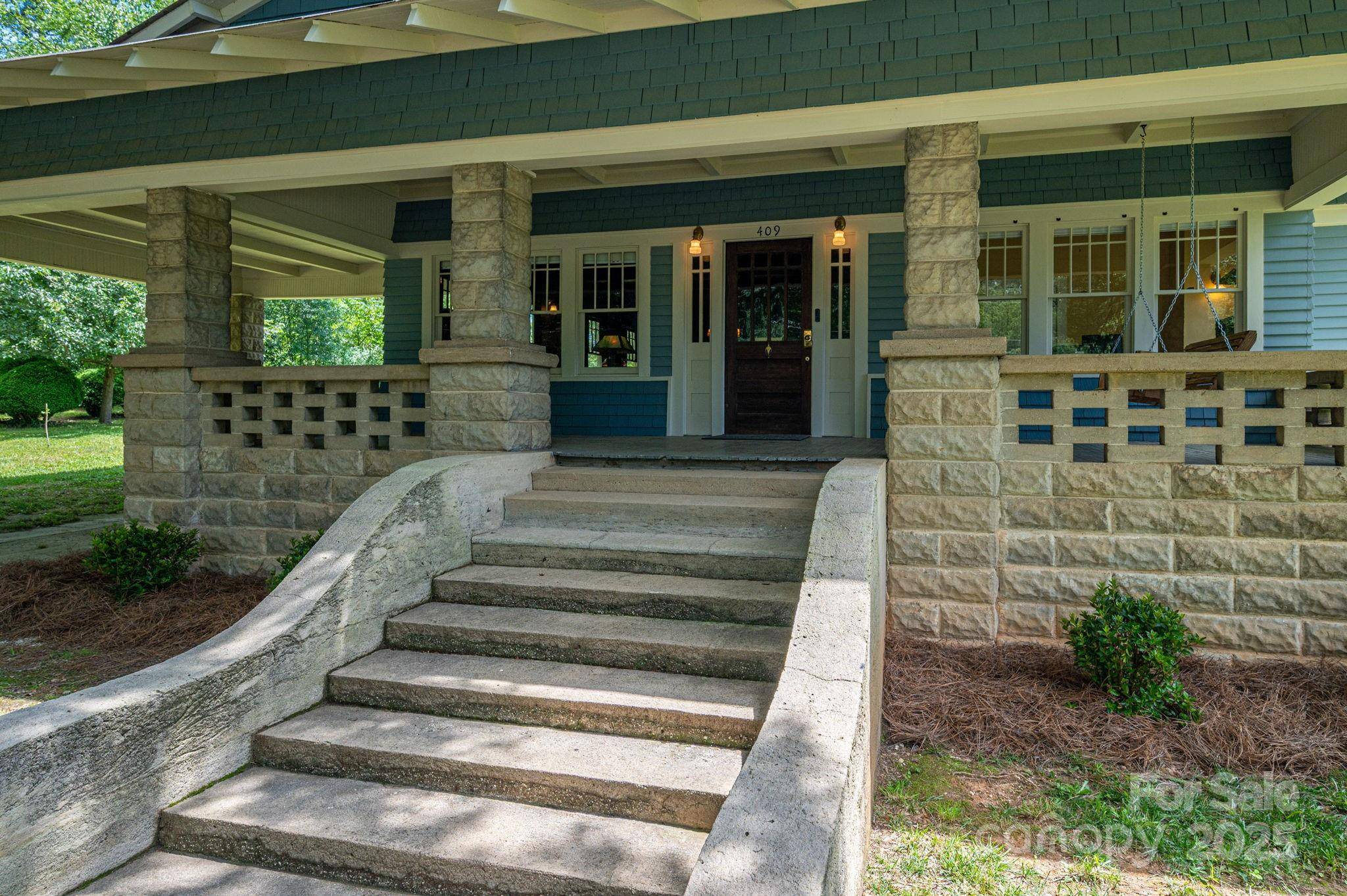 Lincolnton, NC 28092,409 S Grove ST