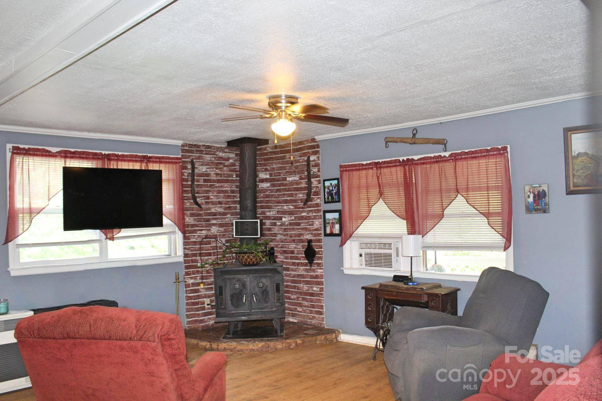 Waynesville, NC 28786,75 Unity DR