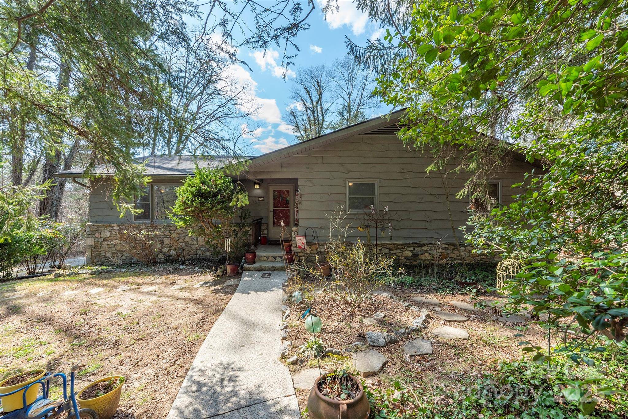 Arden, NC 28704,52 Oakhurst RD