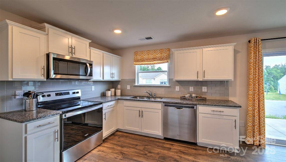 Waynesville, NC 28785,76 Clear Creek LN