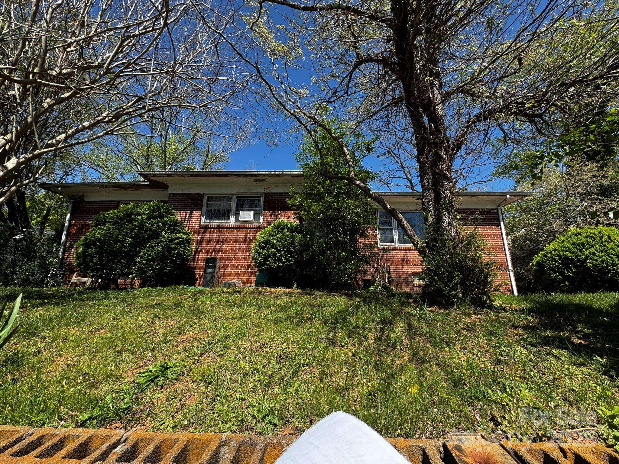 Lenoir, NC 28645,537 Beall ST NW