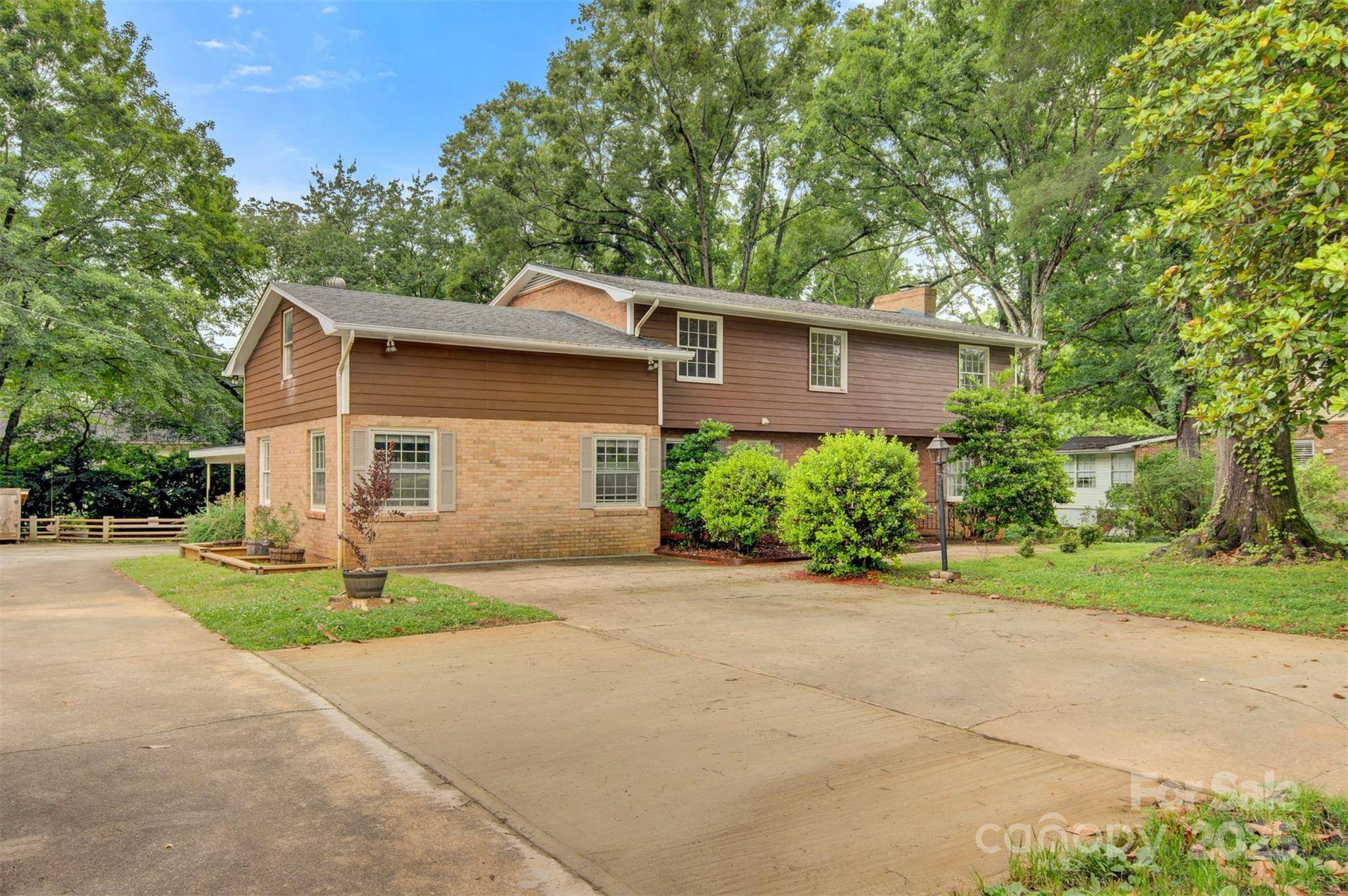 Hickory, NC 28601,841 12th AVE NW
