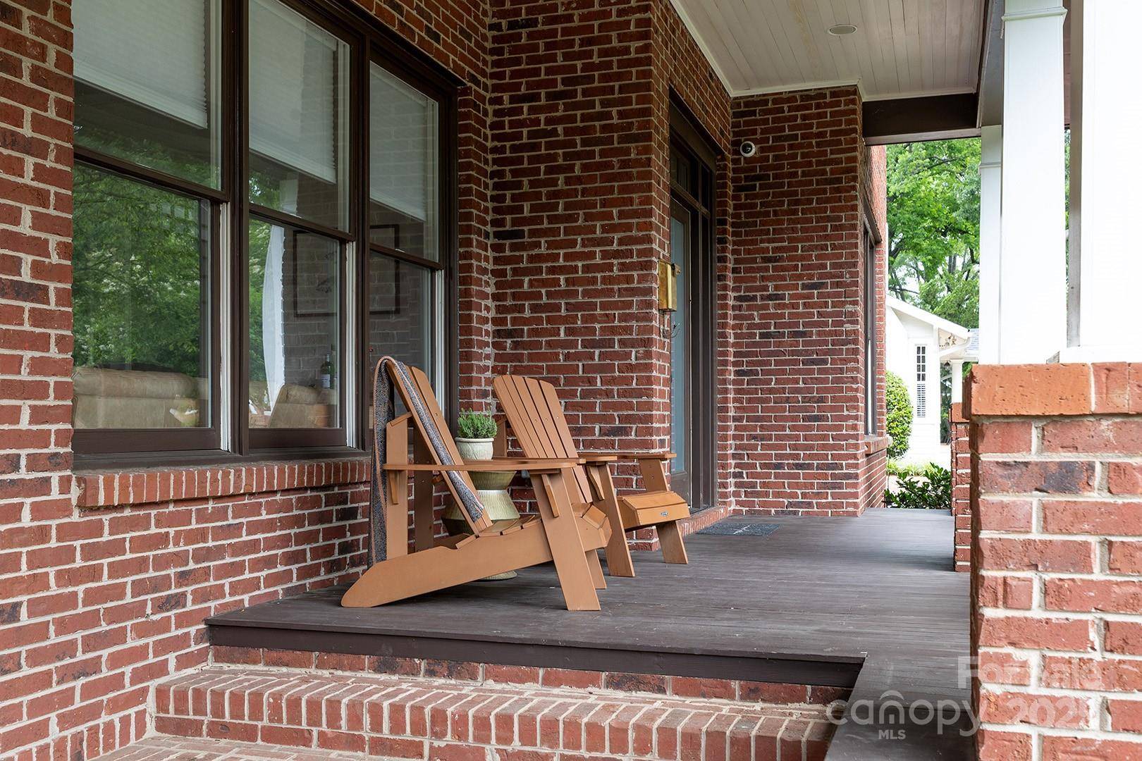 Charlotte, NC 28205,1833 The PLZ