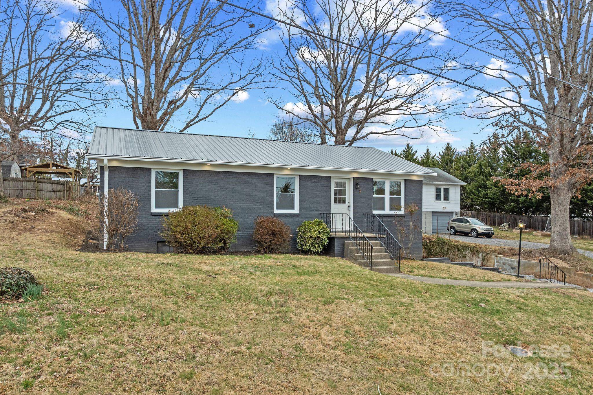 Asheville, NC 28805,7 Browndale RD