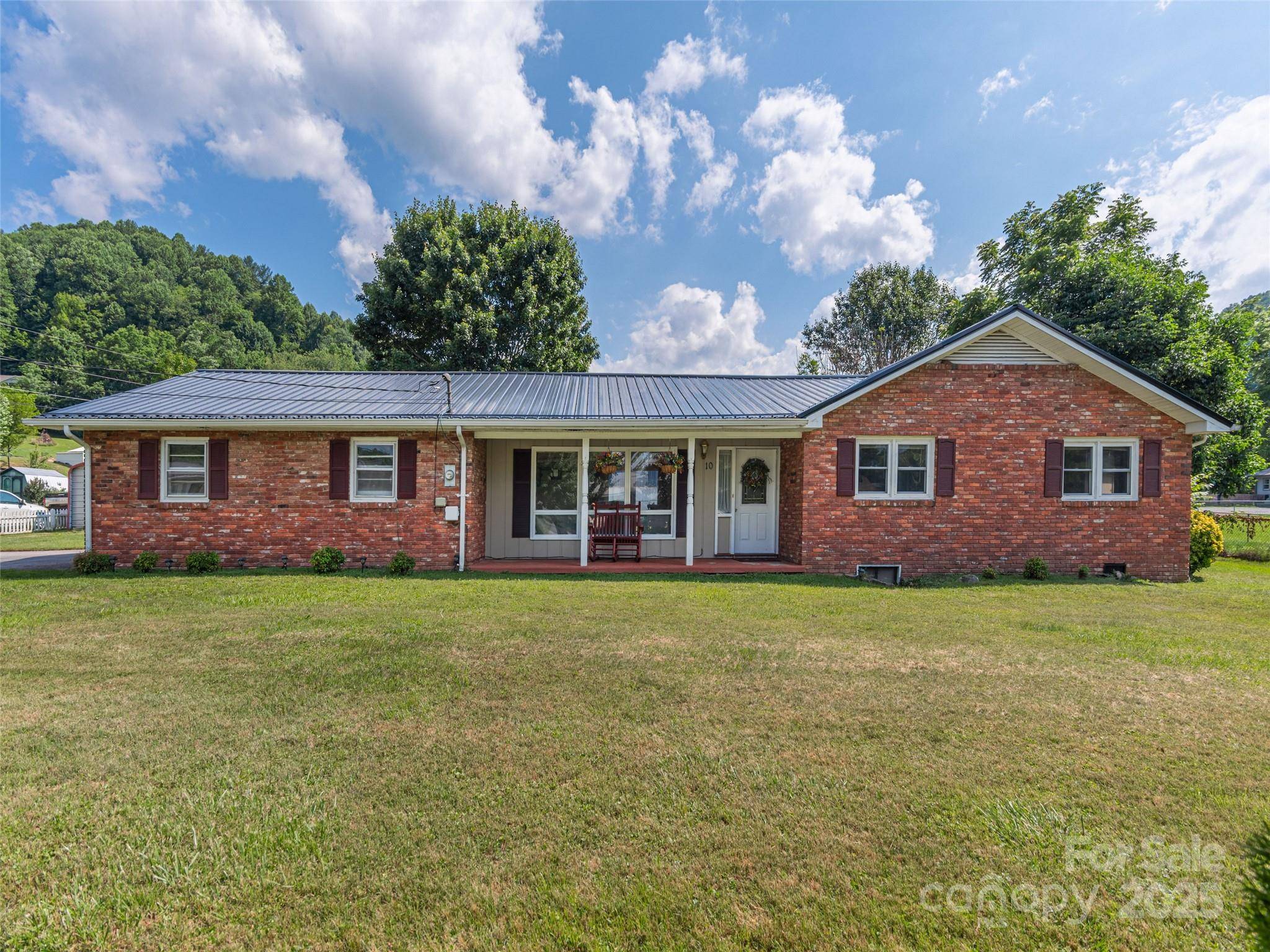 Waynesville, NC 28786,10 Estes DR