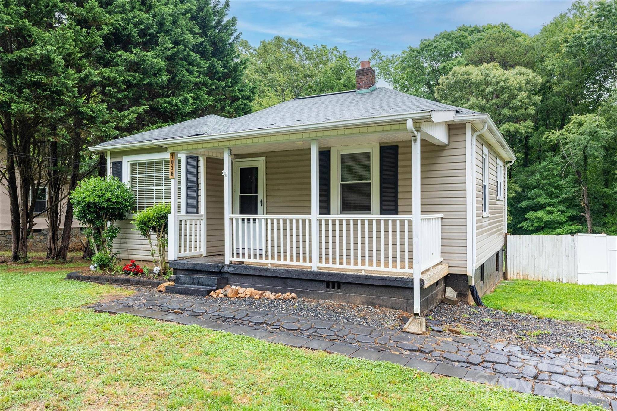 Hickory, NC 28601,1036 20th ST NE