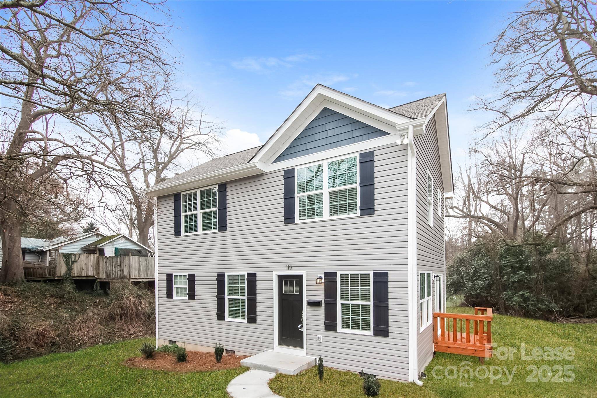 Dallas, NC 28034,119 W Robinson ST