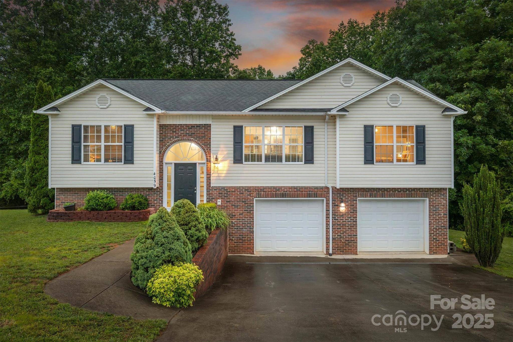 Hickory, NC 28602,4059 Caitlins WAY