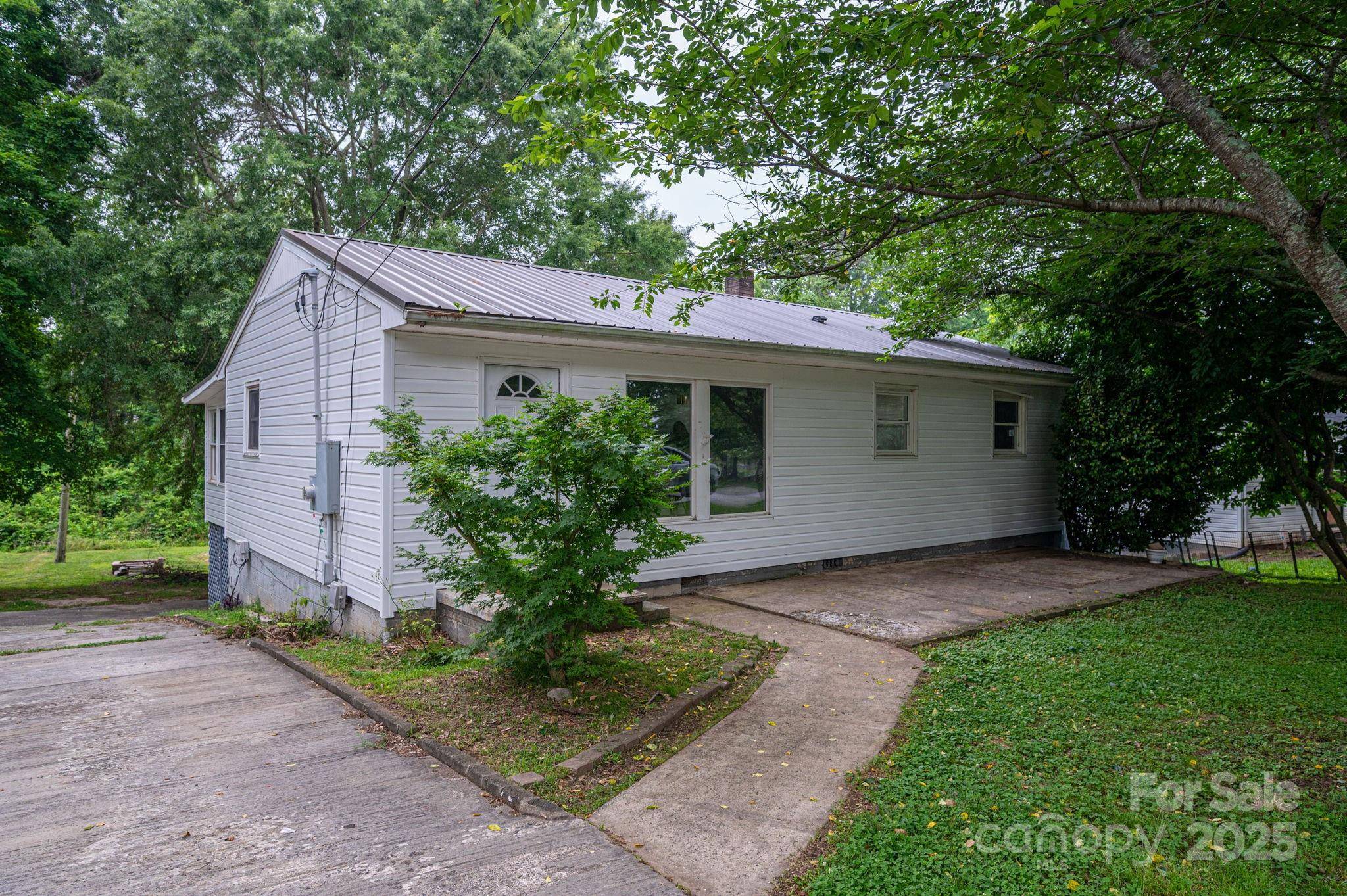Lincolnton, NC 28092,535 Norman Fair AVE