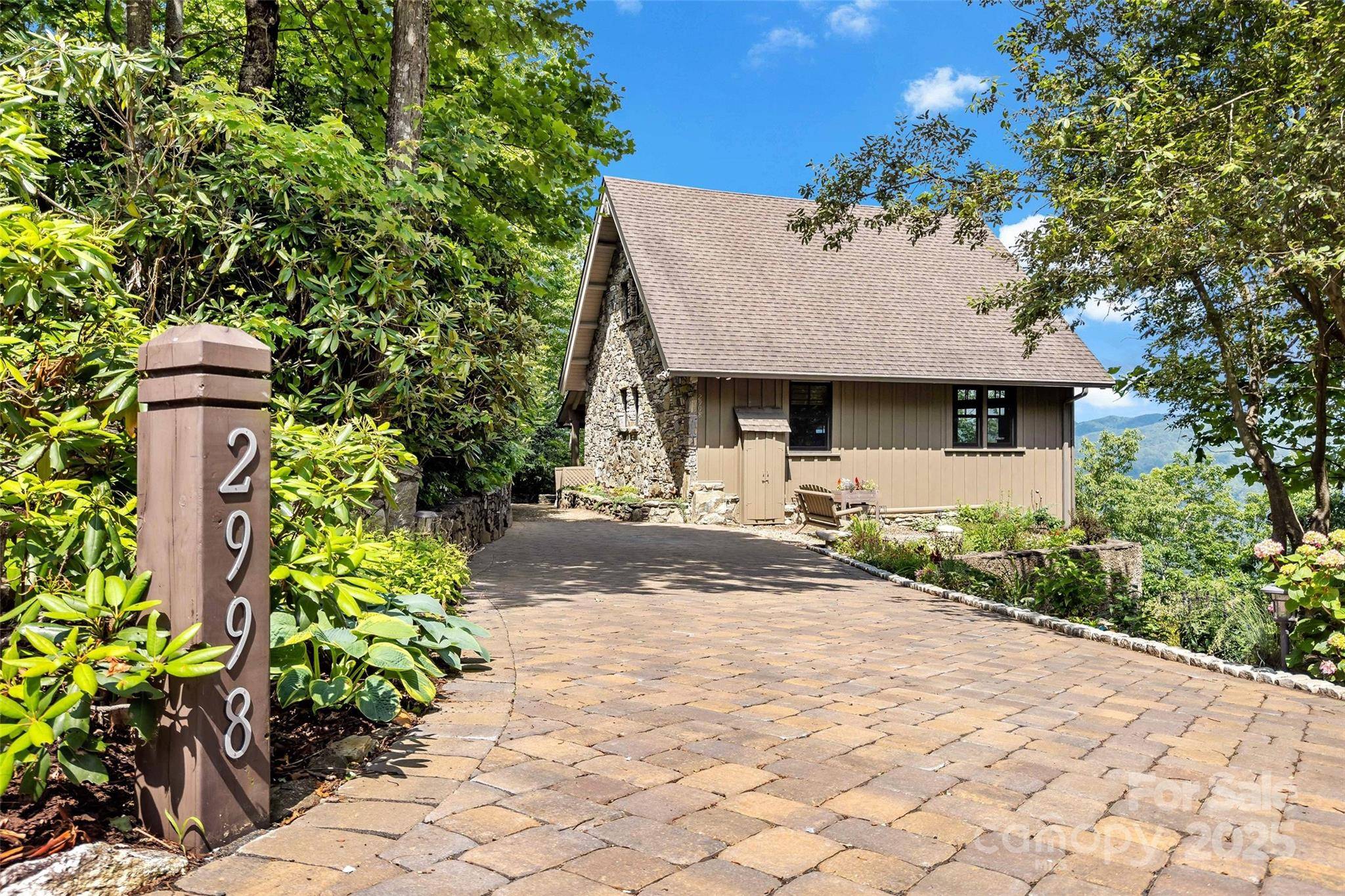 Black Mountain, NC 28711,2998 Creston DR