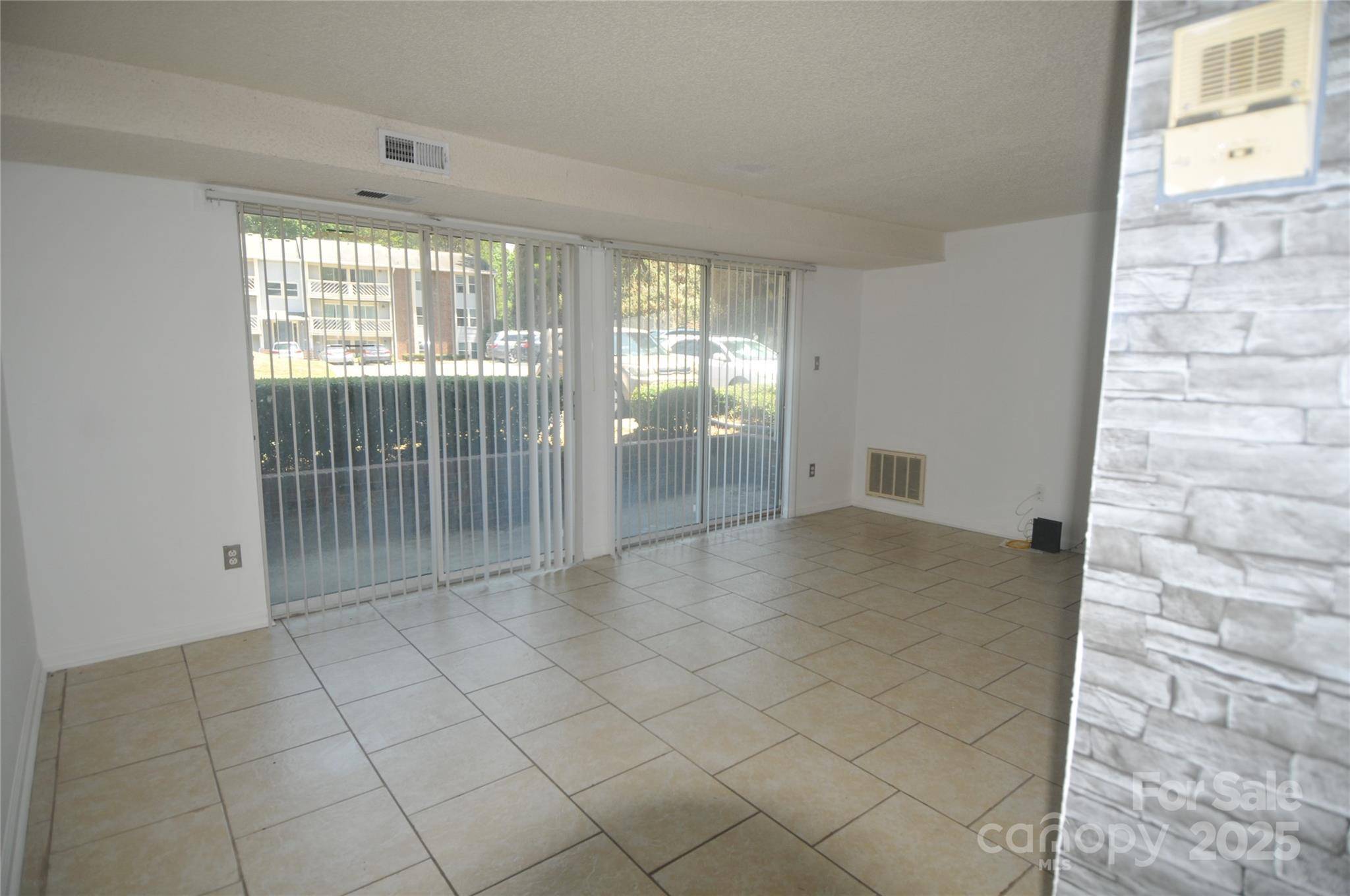 Charlotte, NC 28213,9501-A Shannon Green DR