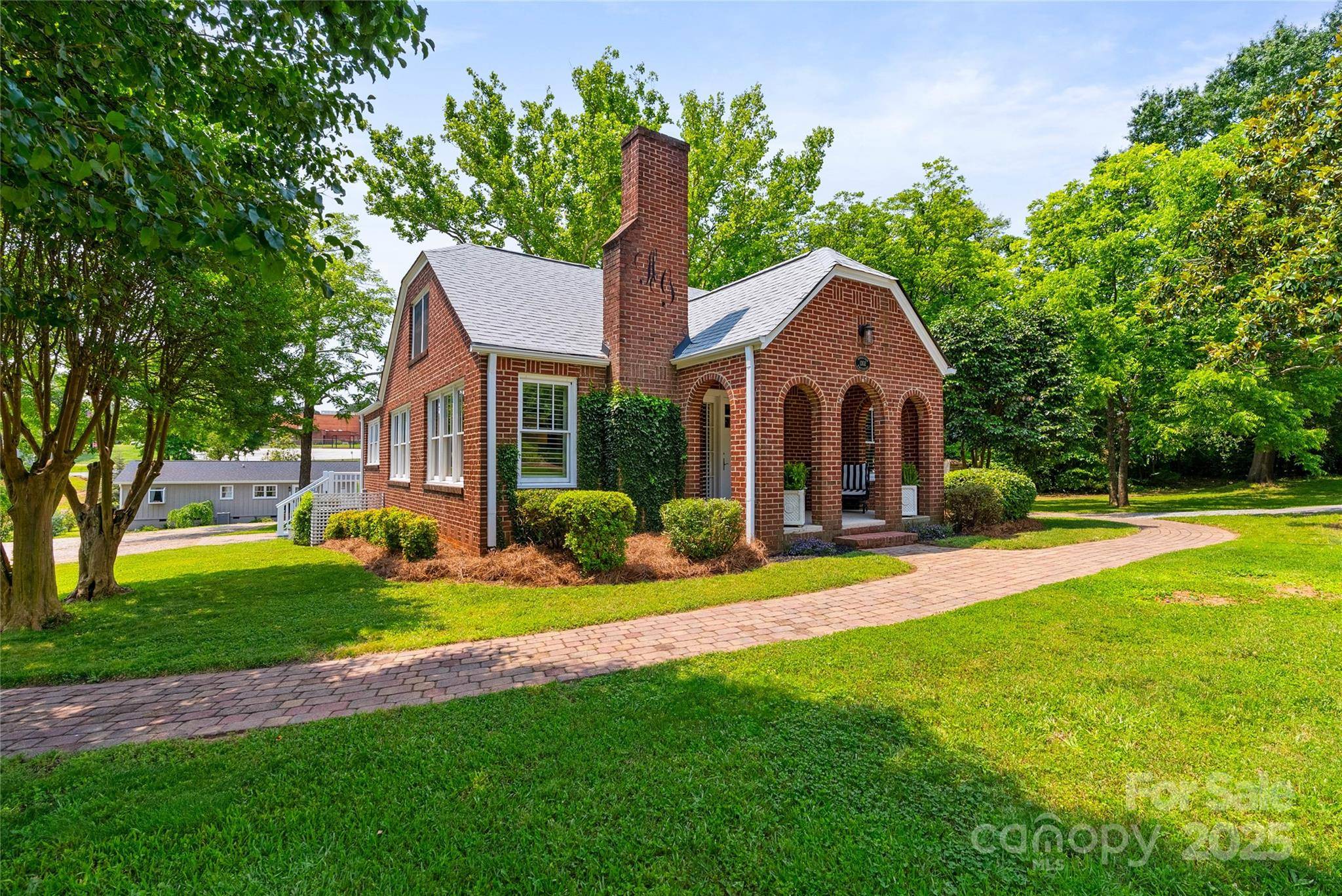 Landrum, SC 29356,1302 E Rutherford ST