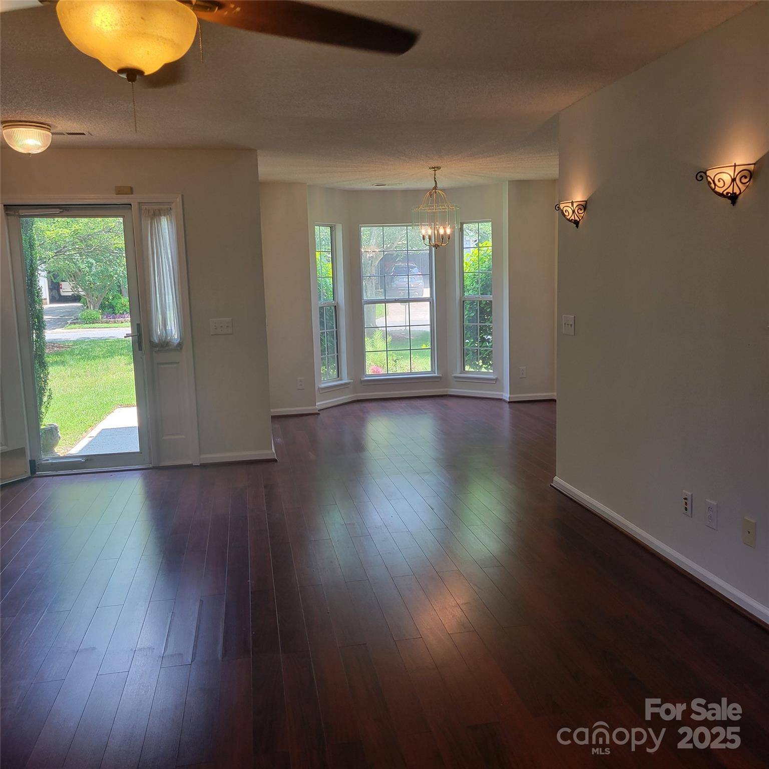 Charlotte, NC 28215,13039 Peacock LN