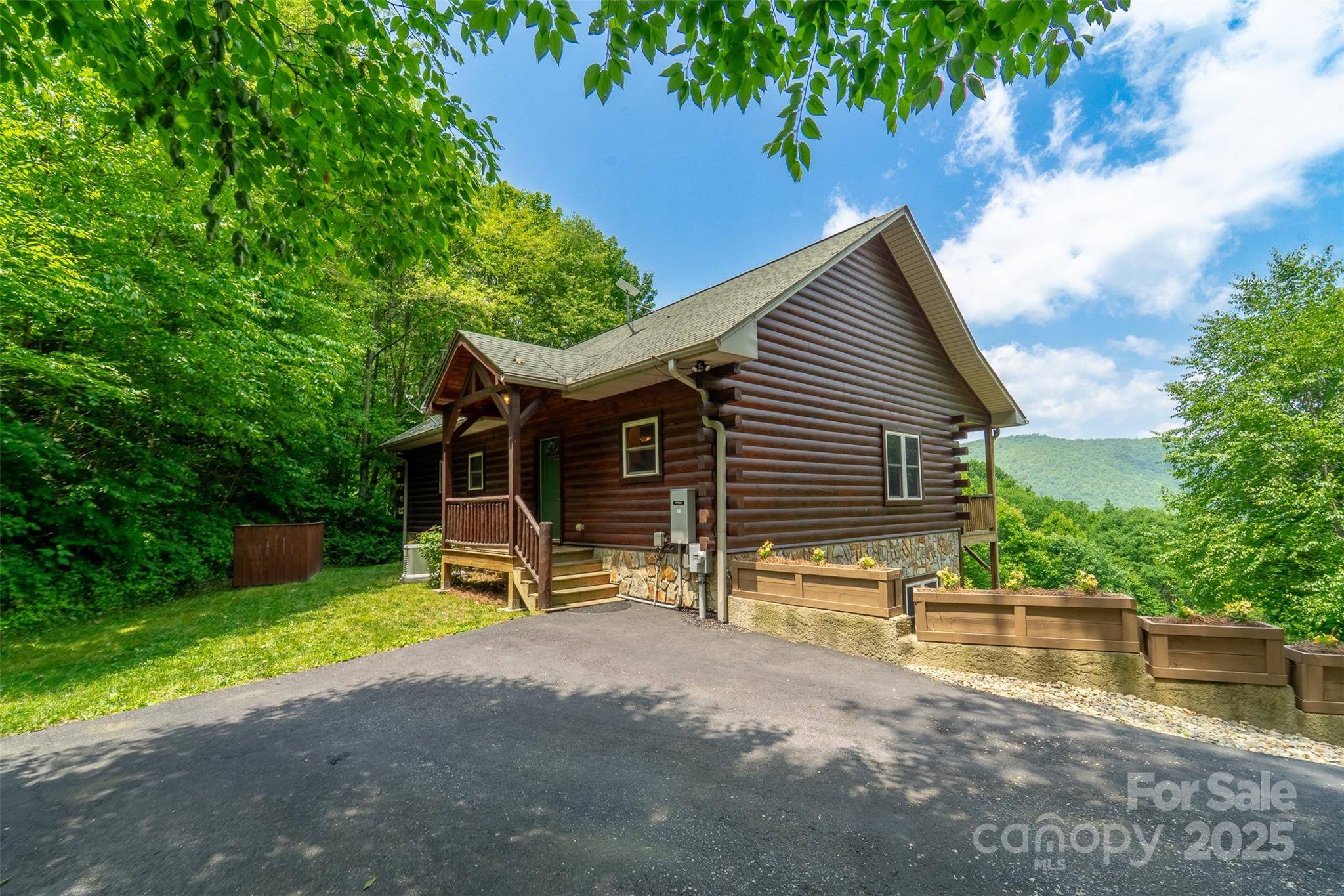 Waynesville, NC 28785,938 Trickle Creek RD
