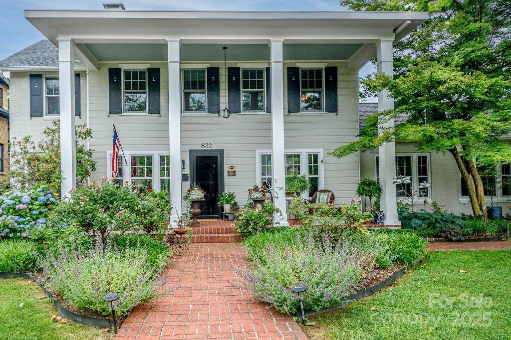 Hendersonville, NC 28739,832 4th AVE W