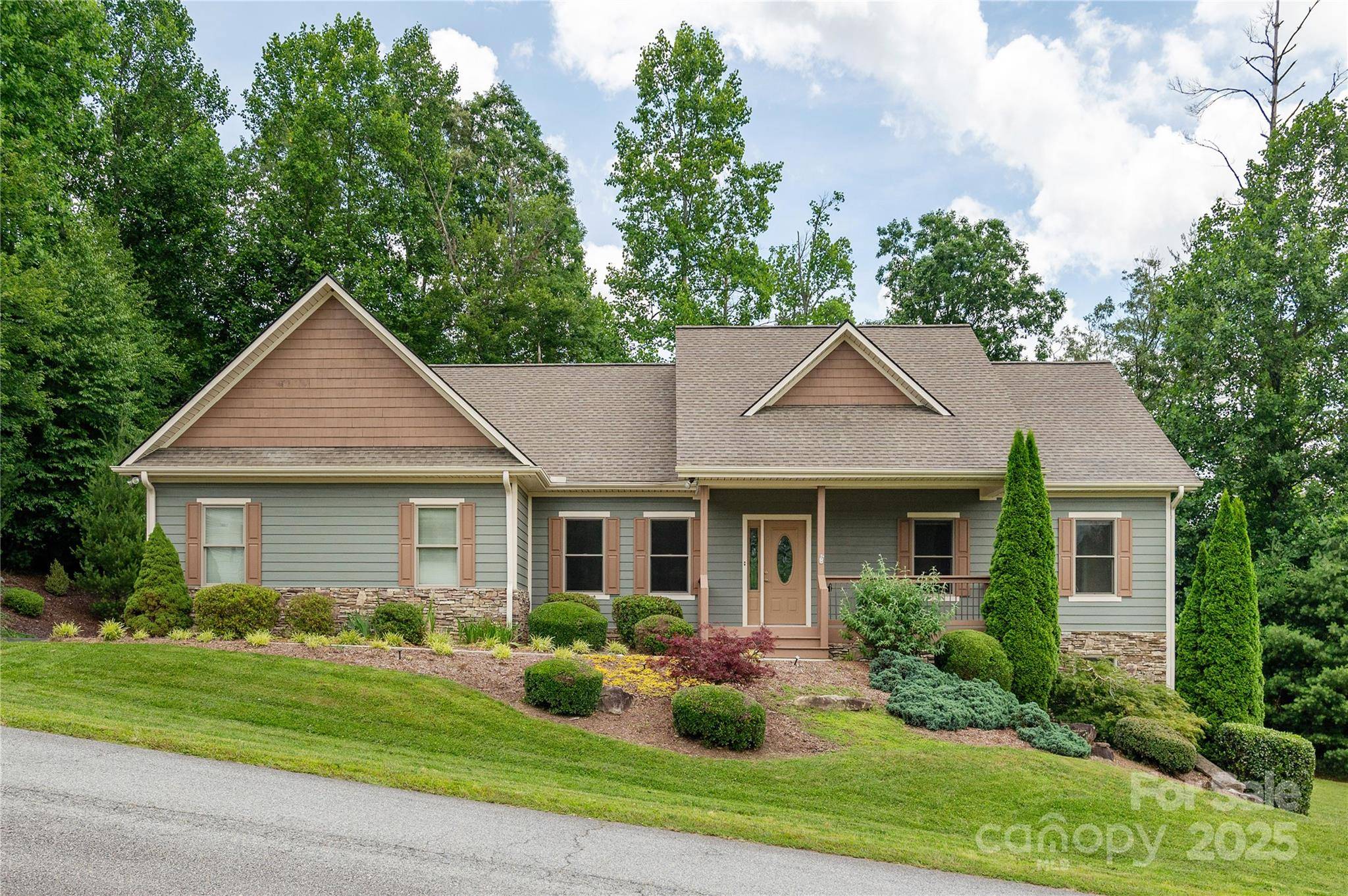 Hendersonville, NC 28739,178 Crystal Heights DR
