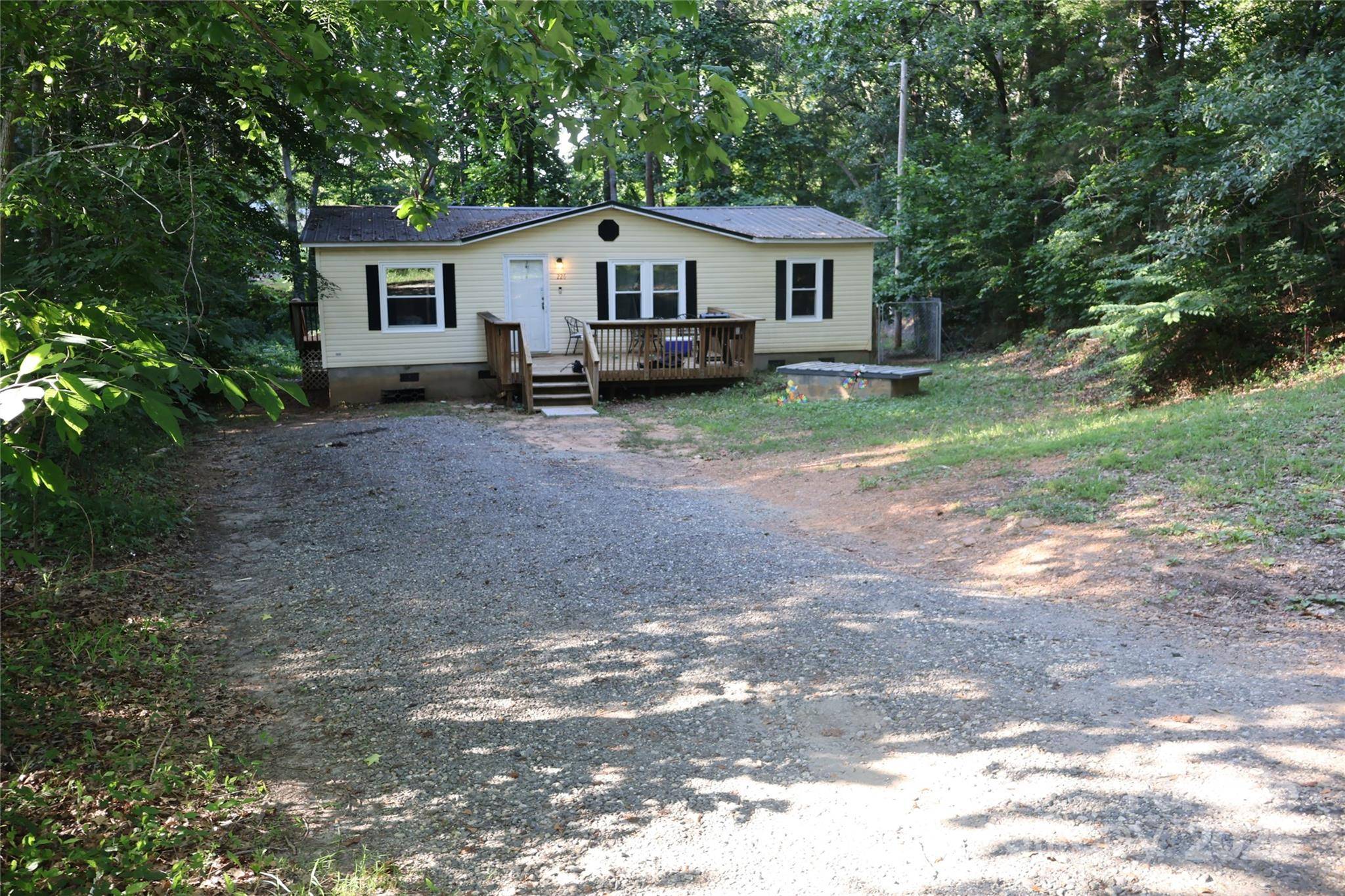 Lincolnton, NC 28092,226 Lake Sylvia RD