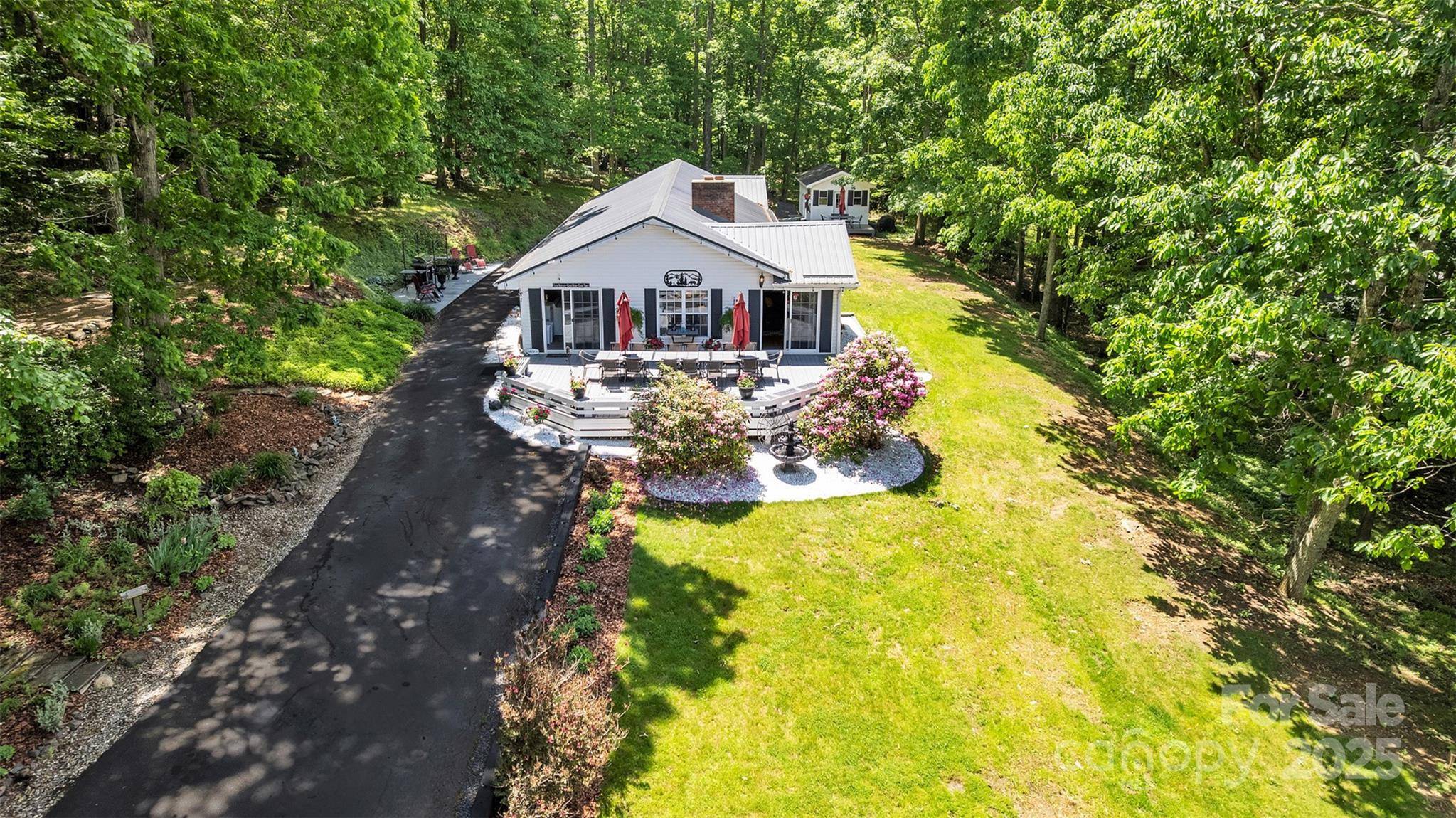 West Jefferson, NC 28694,162 Candle ST
