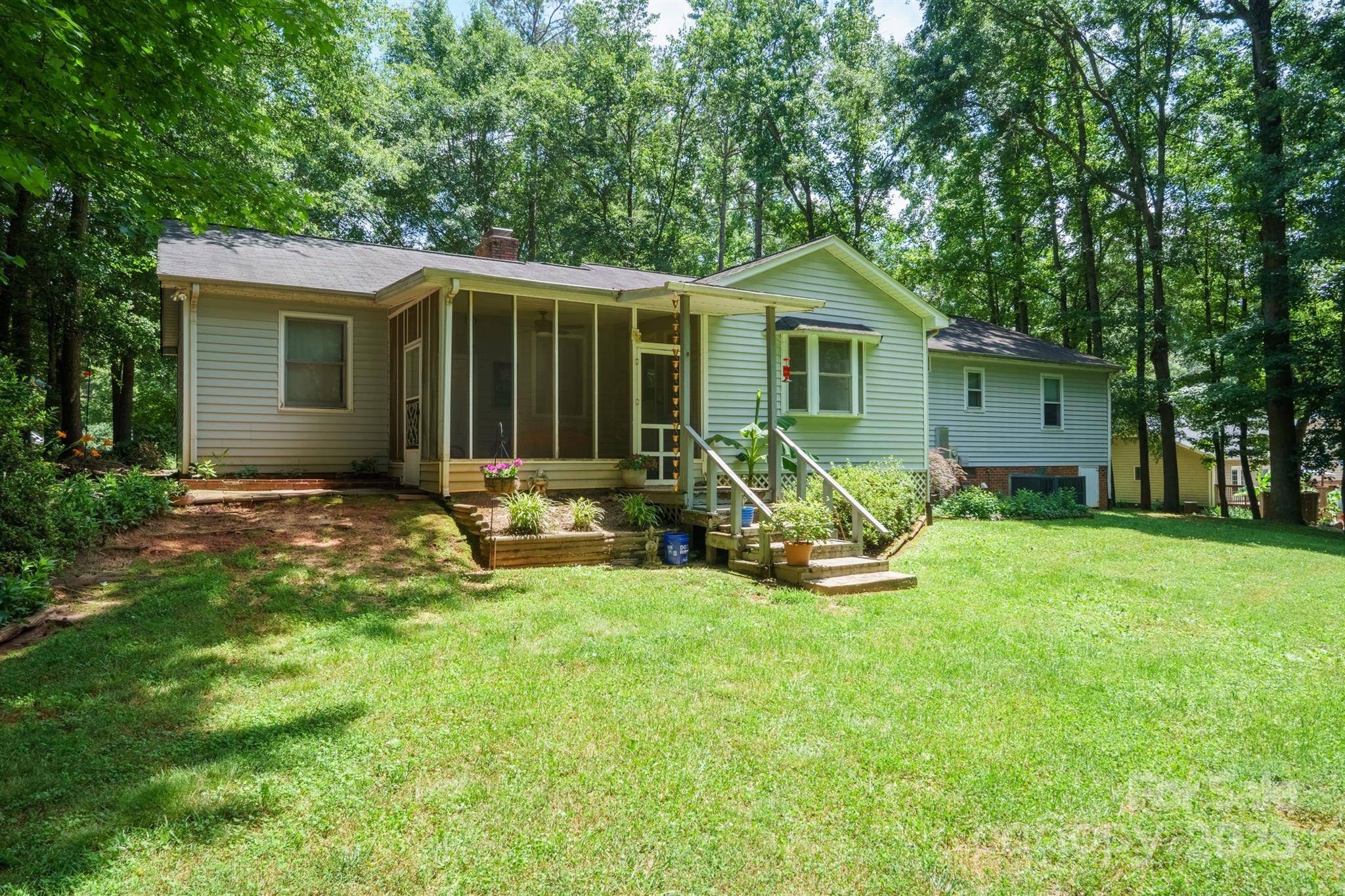 Dallas, NC 28034,116 April LN