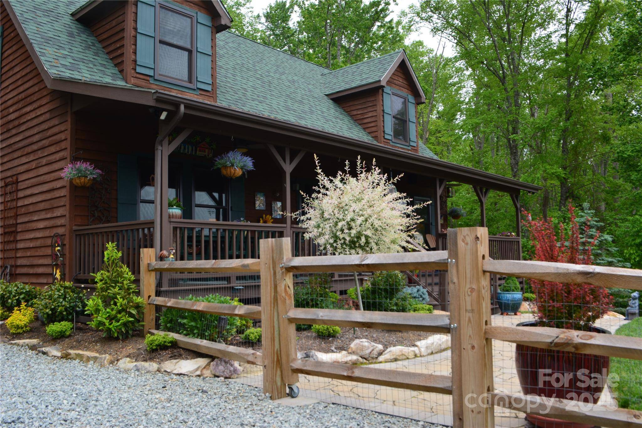 Elk Park, NC 28622,394 Hummingbird LN