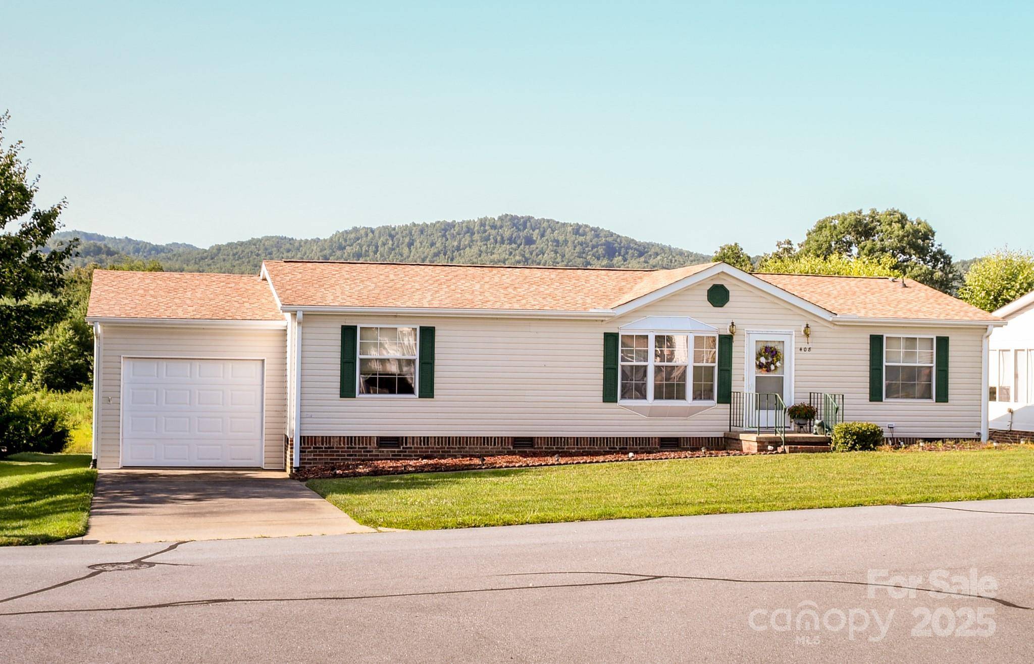 Hendersonville, NC 28739,408 Riverwind DR