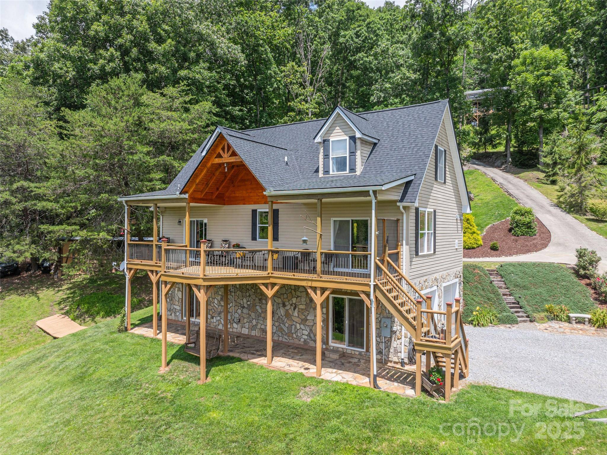Waynesville, NC 28786,80 Feather LN