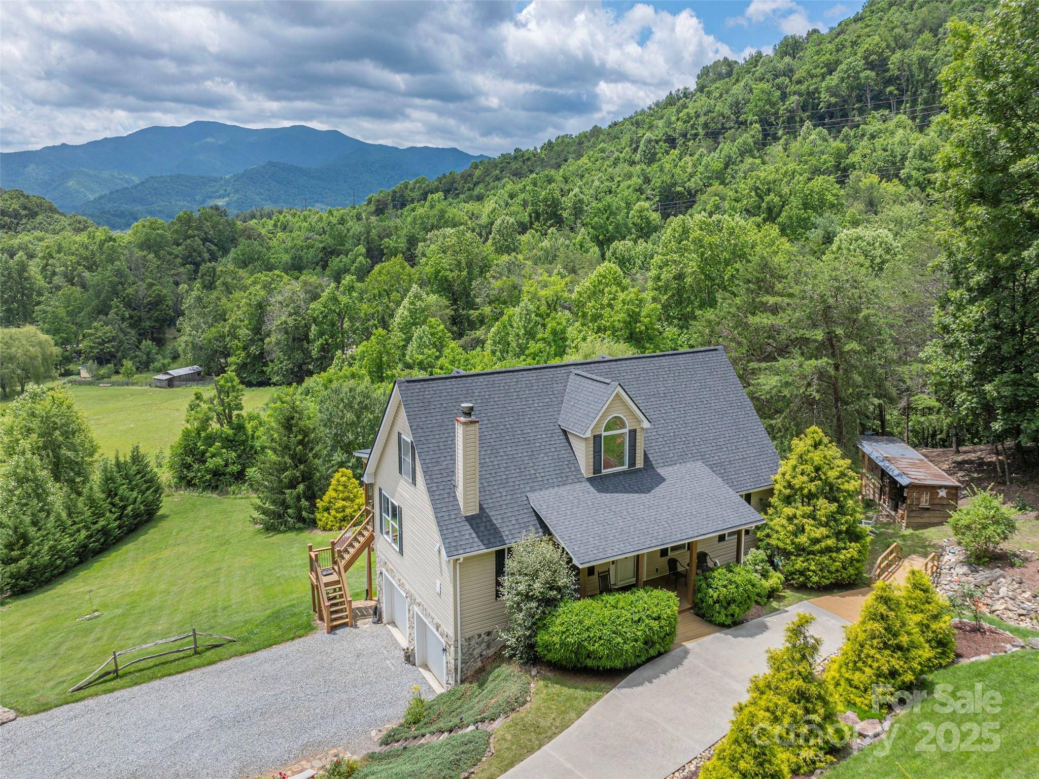 Waynesville, NC 28786,80 Feather LN
