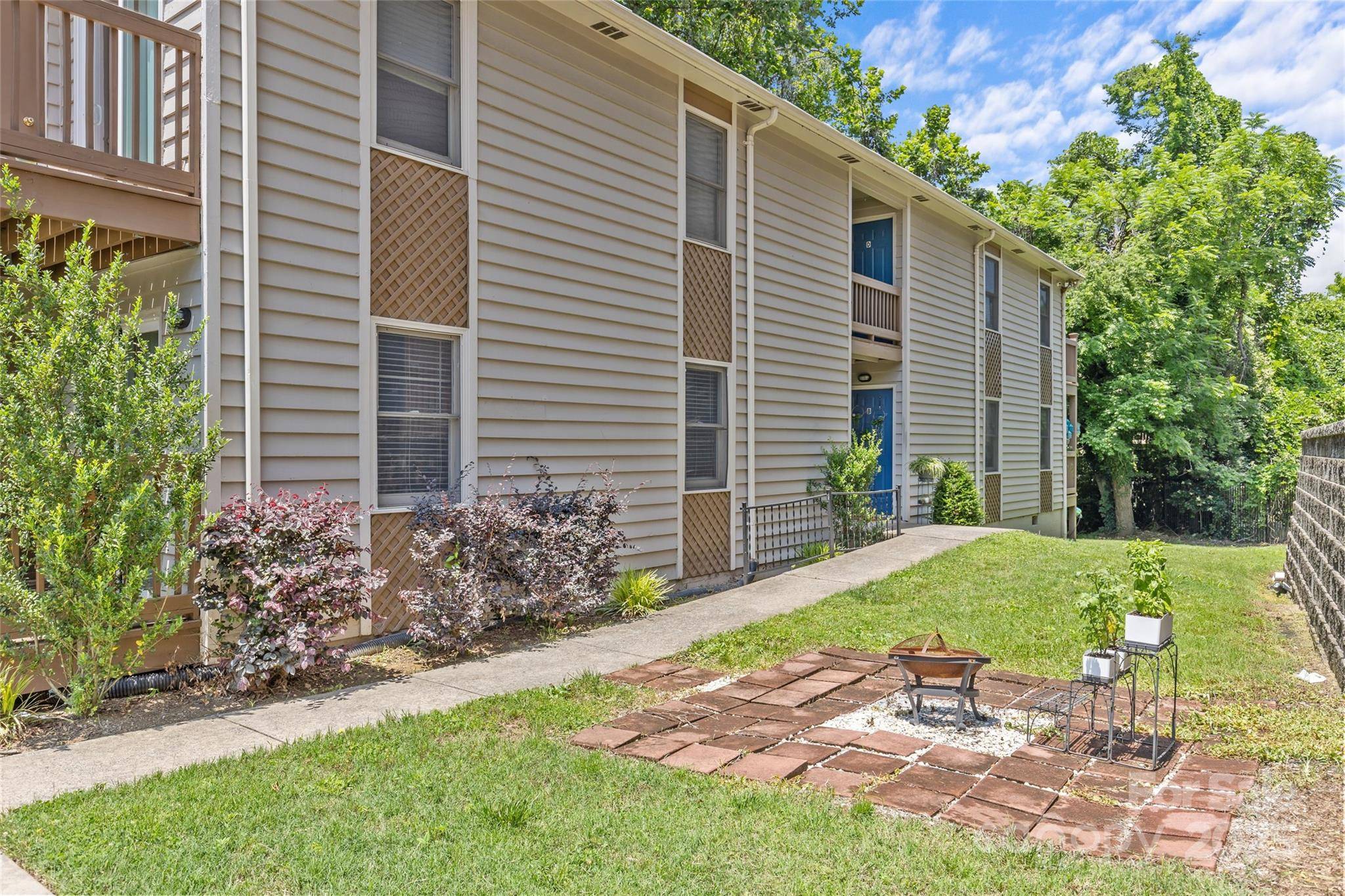 Charlotte, NC 28202,221 N Cedar ST