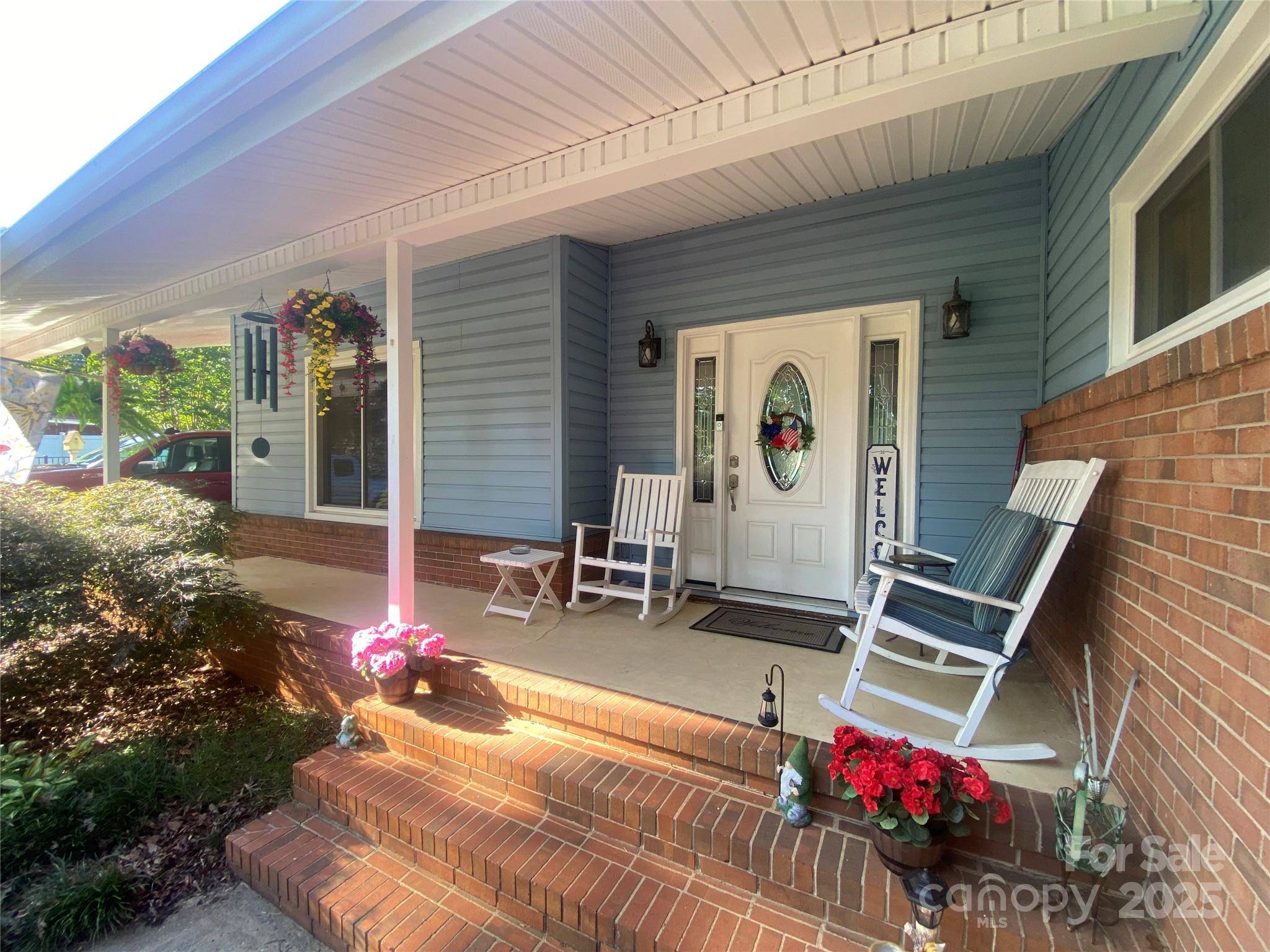 Kings Mountain, NC 28086,903 Woodside DR