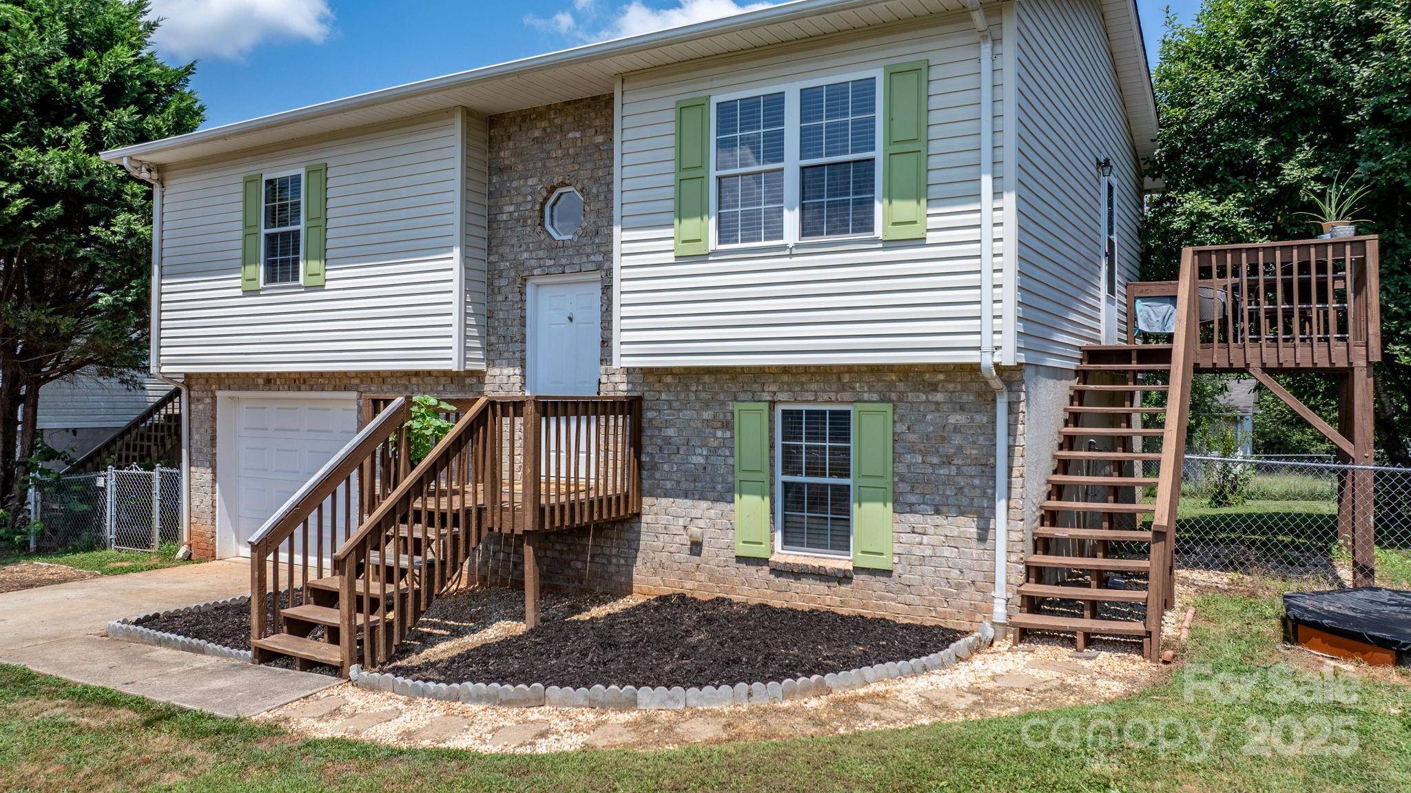 Hickory, NC 28601,23 Redwood CT